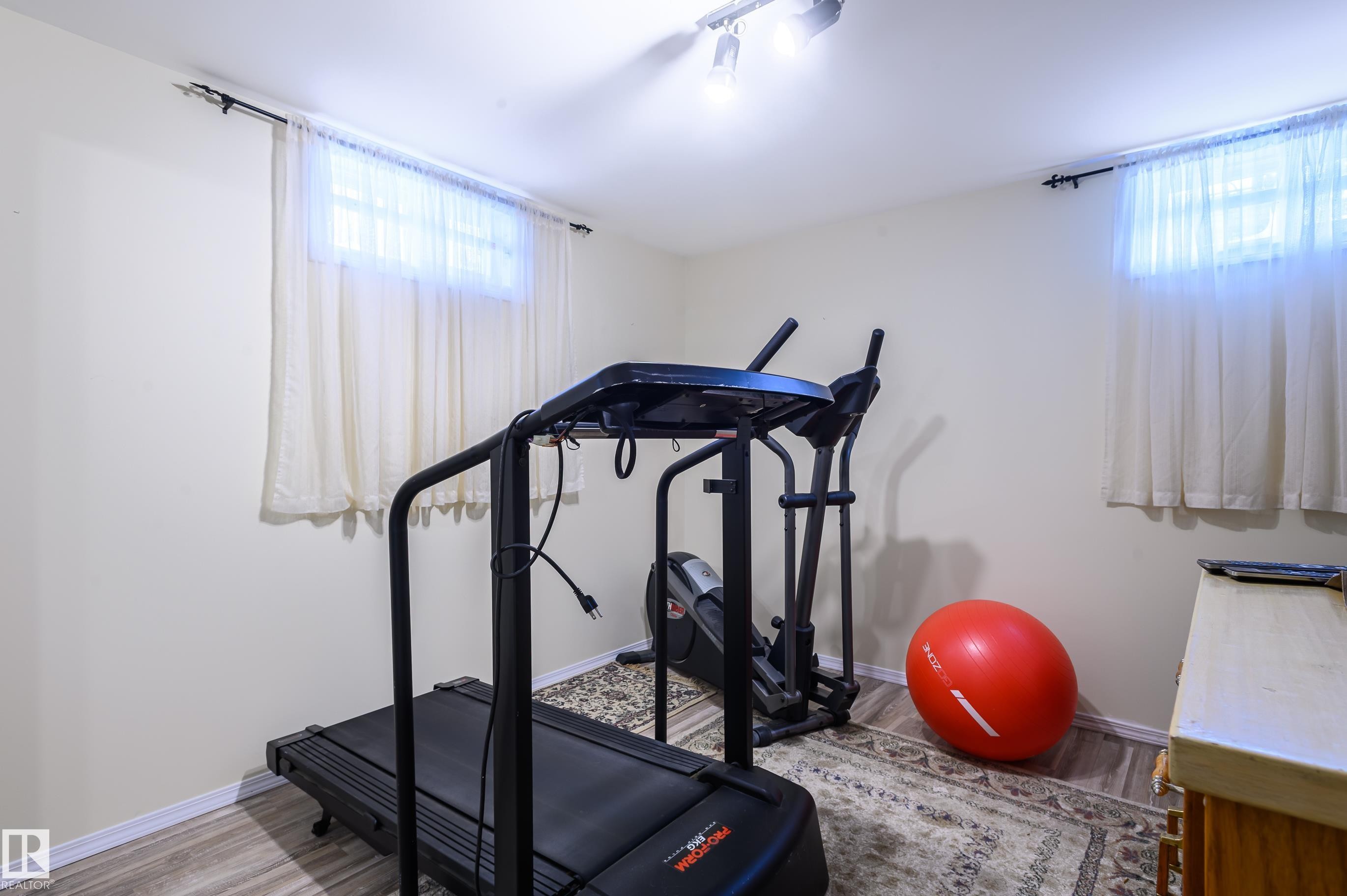 Workout room featuring light wood-style flooring and baseboards - 13420 113A St, Edmonton, AB - Indoor Photo Showing Gym Room