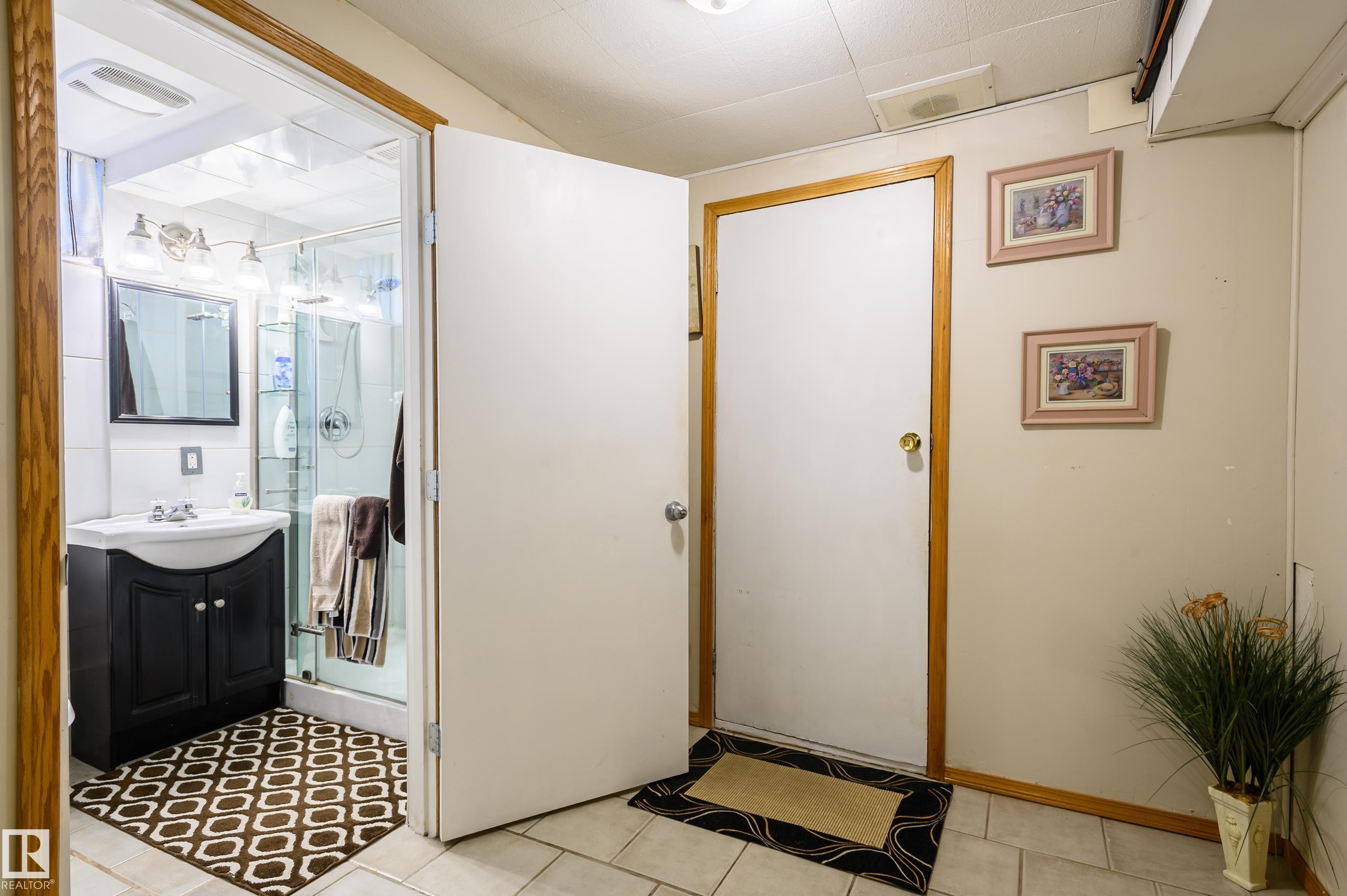 Bathroom with a shower stall and vanity - 13420 113A St, Edmonton, AB - Indoor