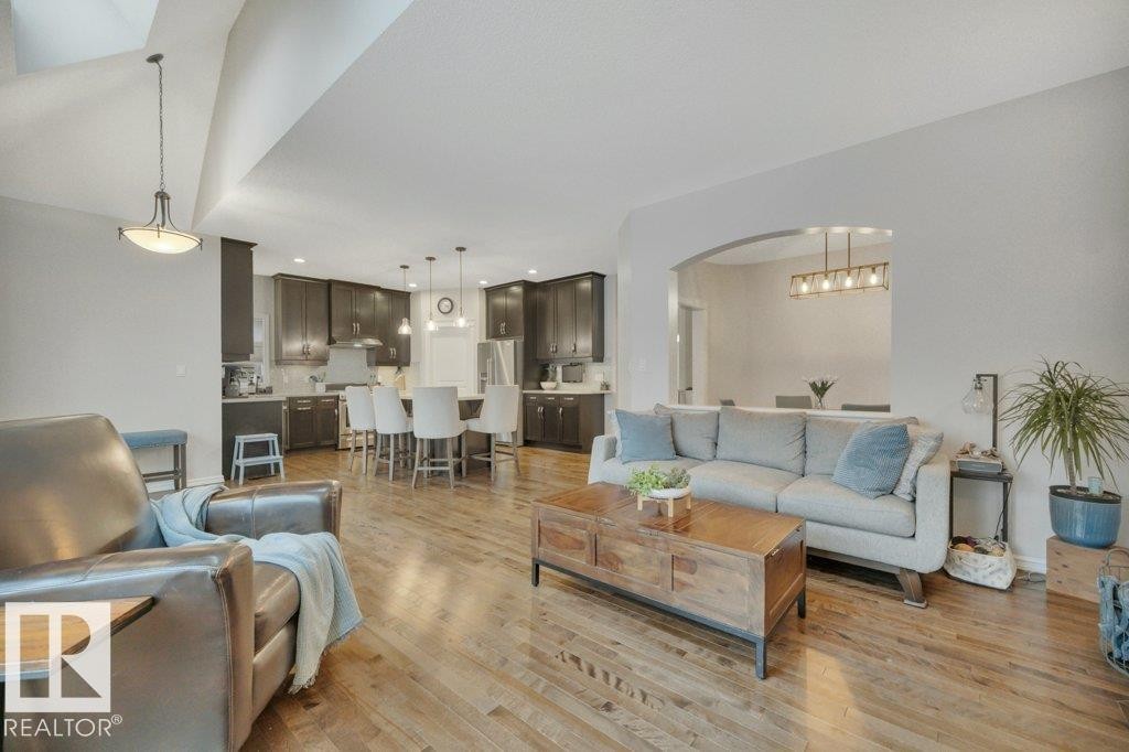 2663 Anderson Crescent, Edmonton, AB - Indoor Photo Showing Living Room