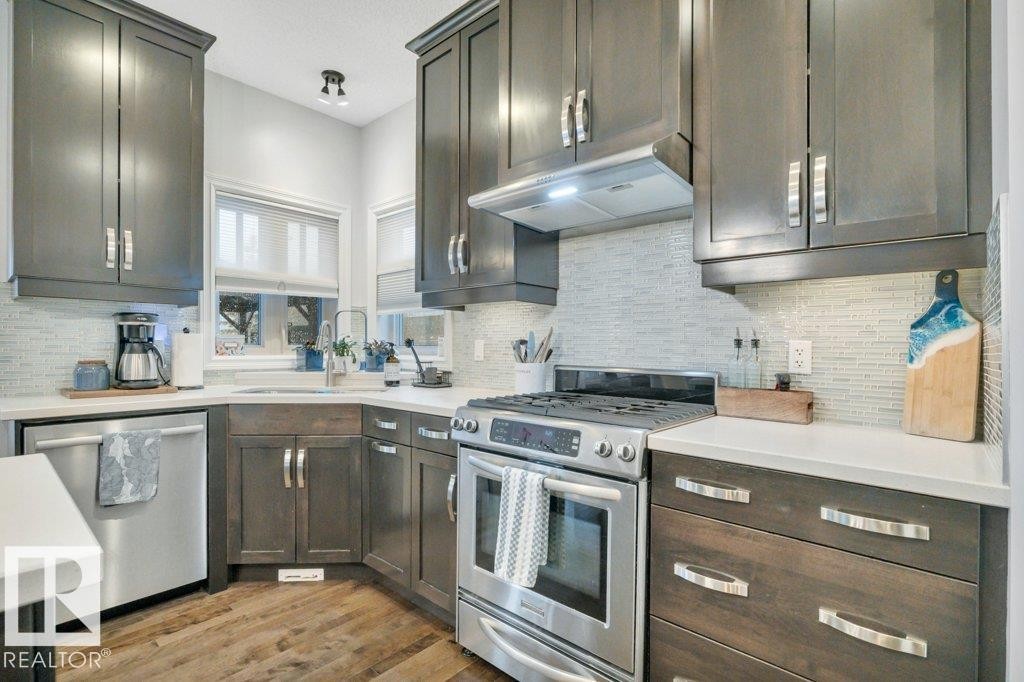 2663 Anderson Crescent, Edmonton, AB - Indoor Photo Showing Kitchen With Upgraded Kitchen