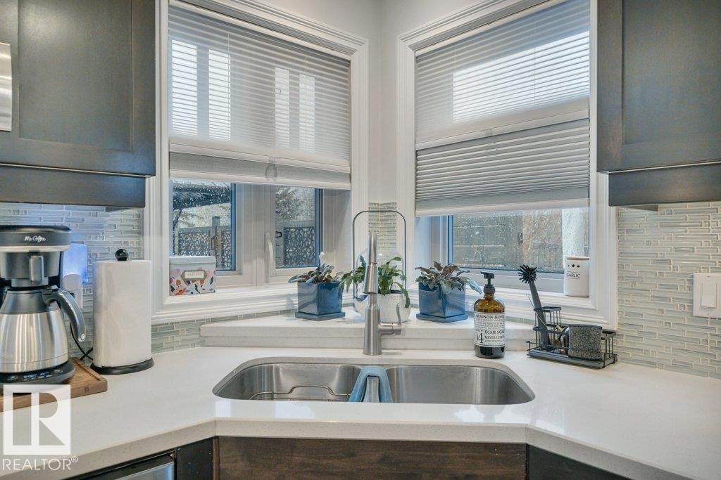 2663 Anderson Crescent, Edmonton, AB - Indoor Photo Showing Kitchen With Double Sink