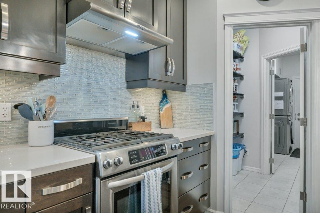 2663 Anderson Crescent, Edmonton, AB - Indoor Photo Showing Kitchen With Upgraded Kitchen