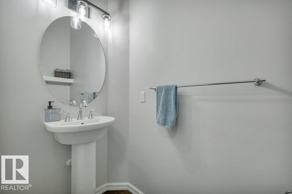 2663 Anderson Crescent, Edmonton, AB - Indoor Photo Showing Bathroom