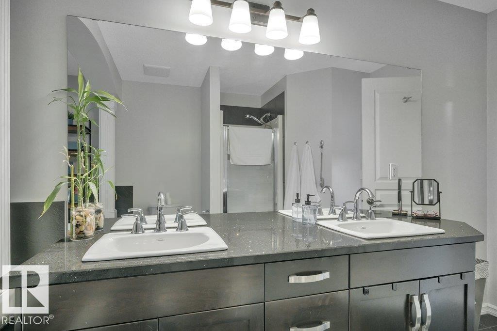 2663 Anderson Crescent, Edmonton, AB - Indoor Photo Showing Bathroom