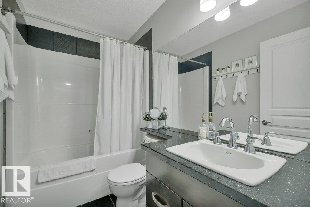 2663 Anderson Crescent, Edmonton, AB - Indoor Photo Showing Bathroom