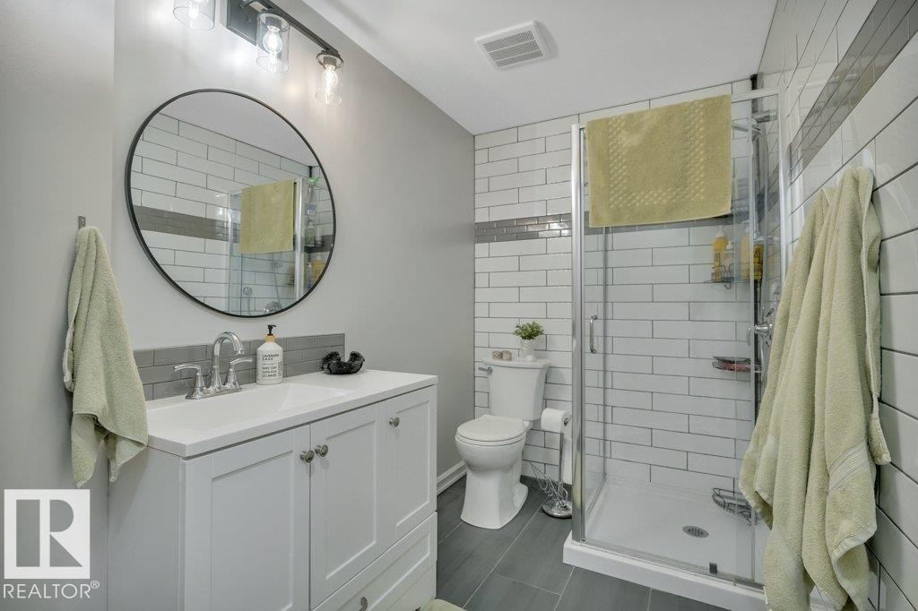 2663 Anderson Crescent, Edmonton, AB - Indoor Photo Showing Bathroom