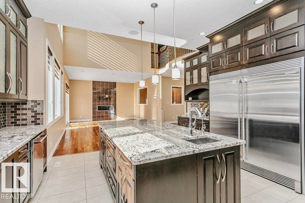 1211 Adamson Drive, Edmonton, AB - Indoor Photo Showing Kitchen With Upgraded Kitchen