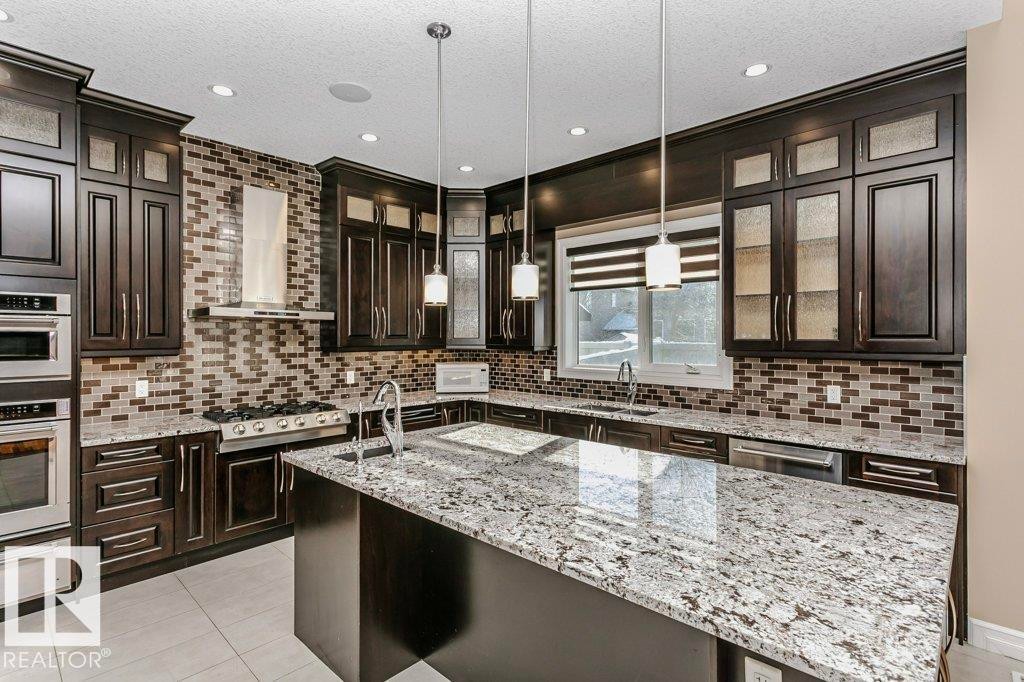 1211 Adamson Drive, Edmonton, AB - Indoor Photo Showing Kitchen With Upgraded Kitchen