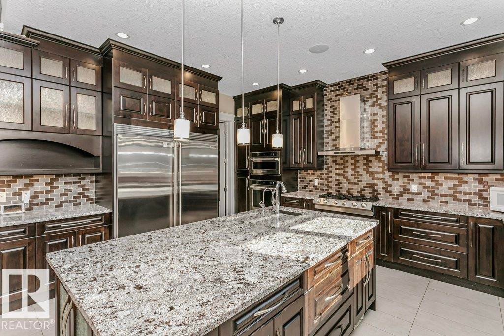1211 Adamson Drive, Edmonton, AB - Indoor Photo Showing Kitchen With Upgraded Kitchen