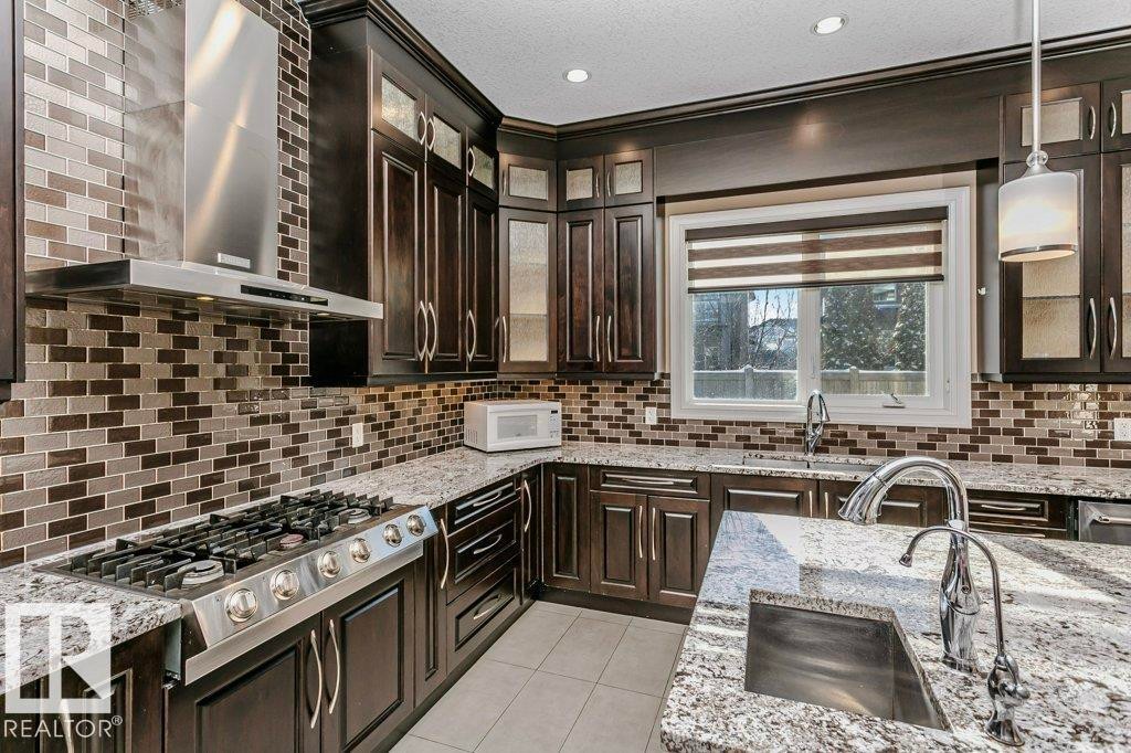 1211 Adamson Drive, Edmonton, AB - Indoor Photo Showing Kitchen With Upgraded Kitchen