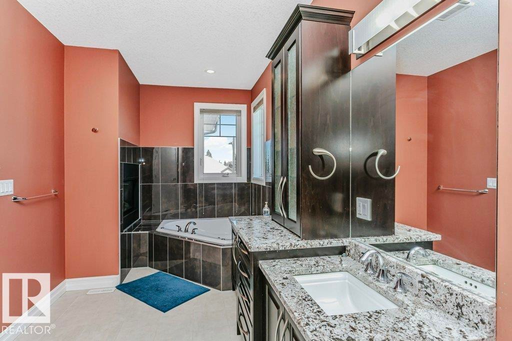 1211 Adamson Drive, Edmonton, AB - Indoor Photo Showing Bathroom