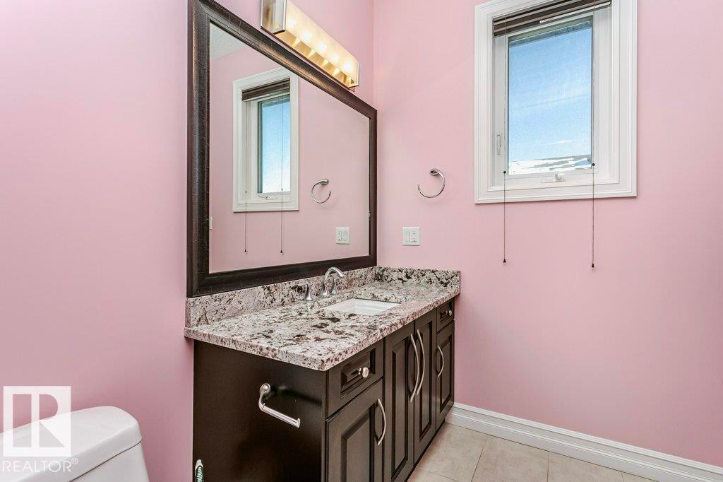 1211 Adamson Drive, Edmonton, AB - Indoor Photo Showing Bathroom