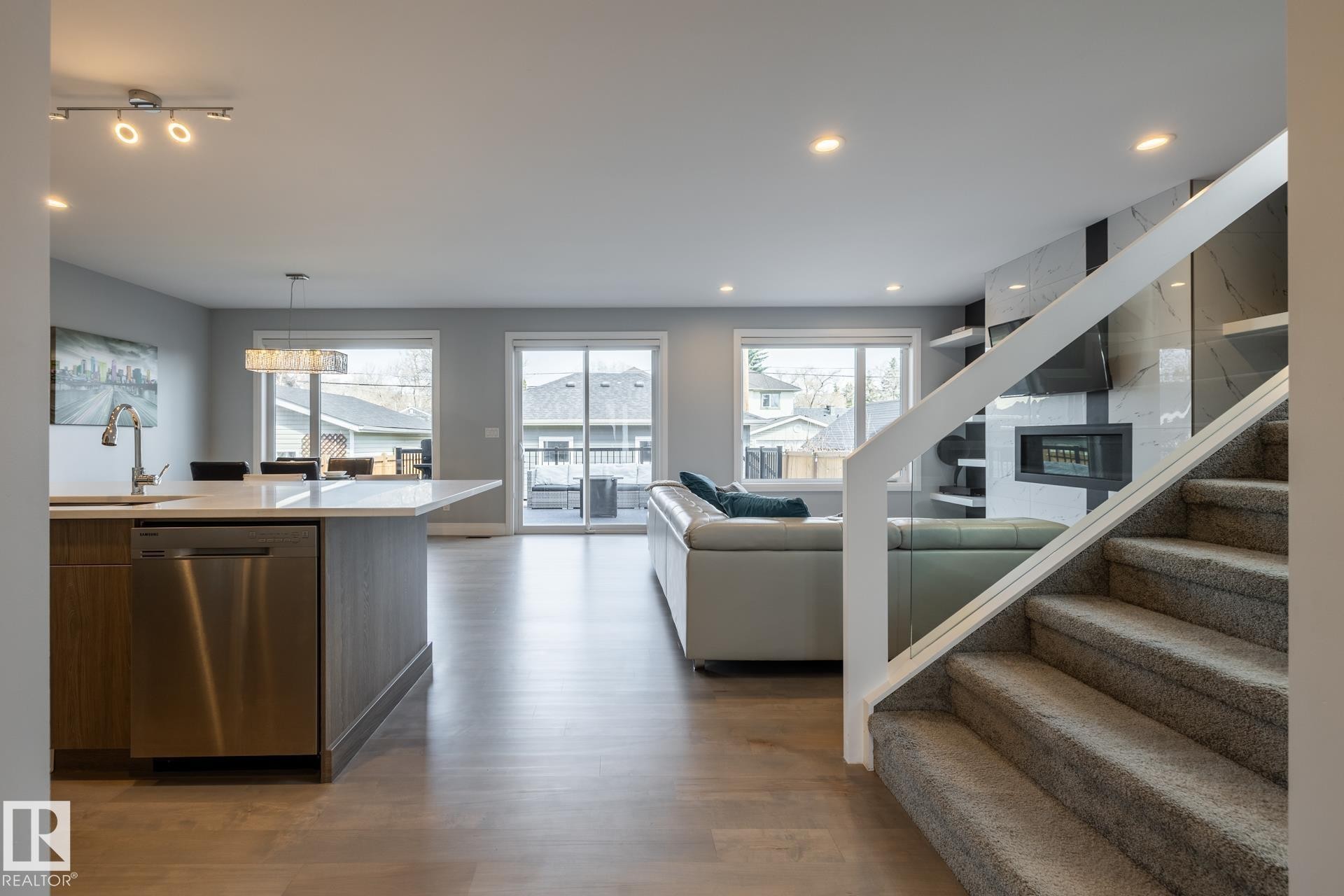 10936 71 Avenue, Edmonton, AB - Indoor