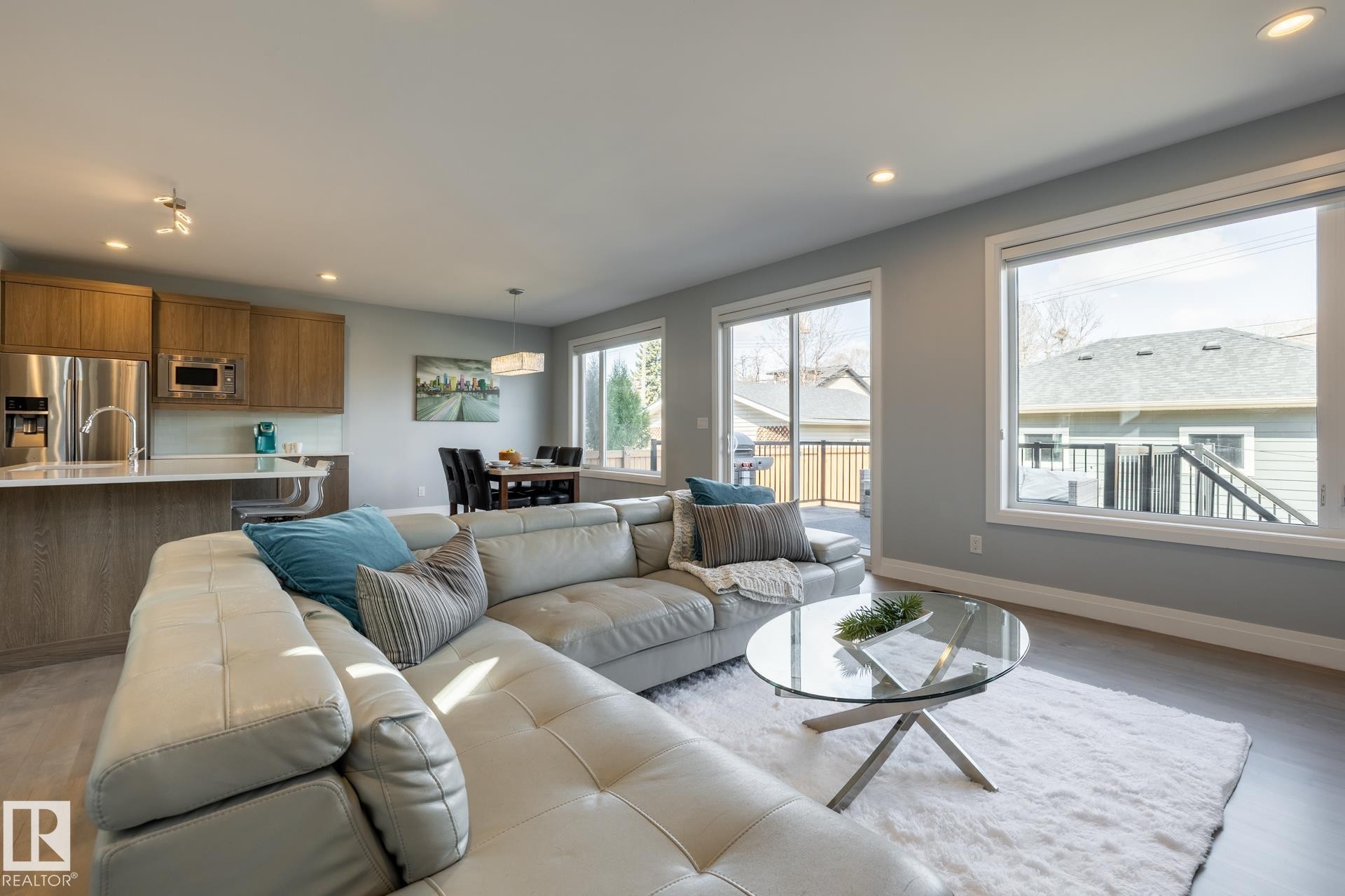10936 71 Avenue, Edmonton, AB - Indoor Photo Showing Living Room