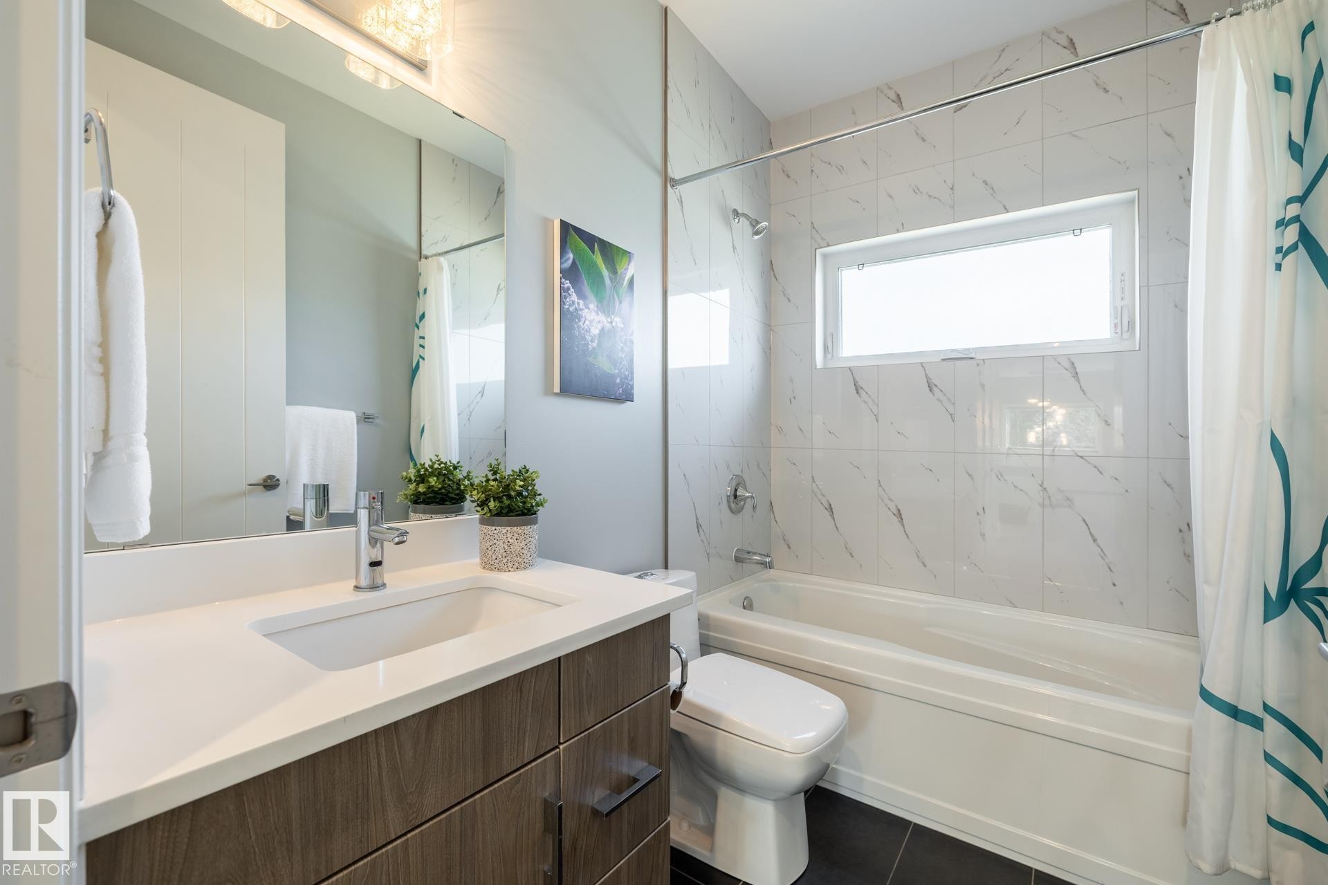 10936 71 Avenue, Edmonton, AB - Indoor Photo Showing Bathroom