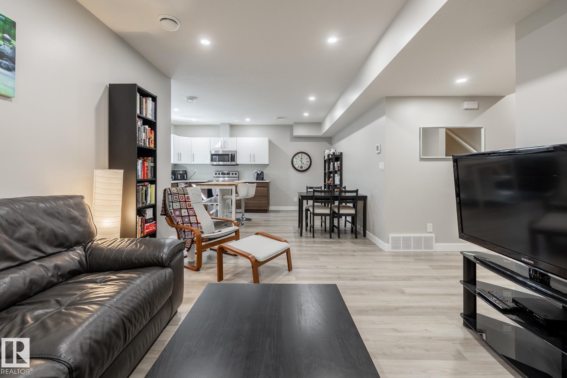 10936 71 Avenue, Edmonton, AB - Indoor Photo Showing Living Room