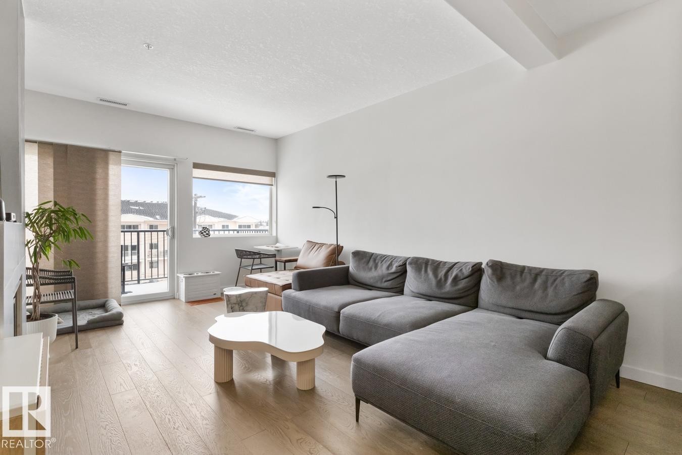 408 11203 103A Avenue, Edmonton, AB - Indoor Photo Showing Living Room