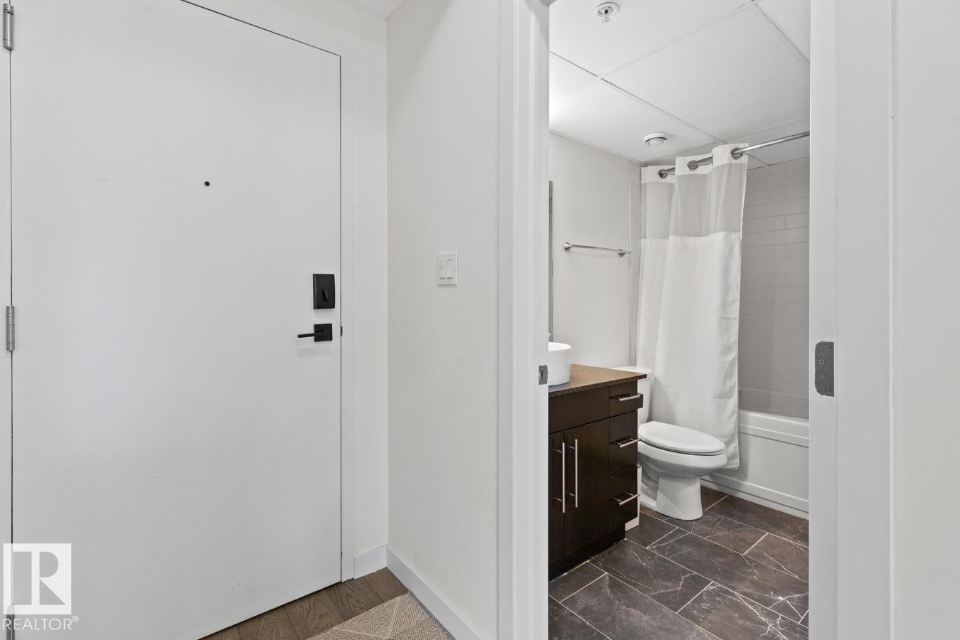 408 11203 103A Avenue, Edmonton, AB - Indoor Photo Showing Bathroom