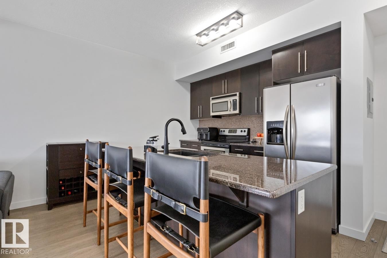 408 11203 103A Avenue, Edmonton, AB - Indoor Photo Showing Kitchen