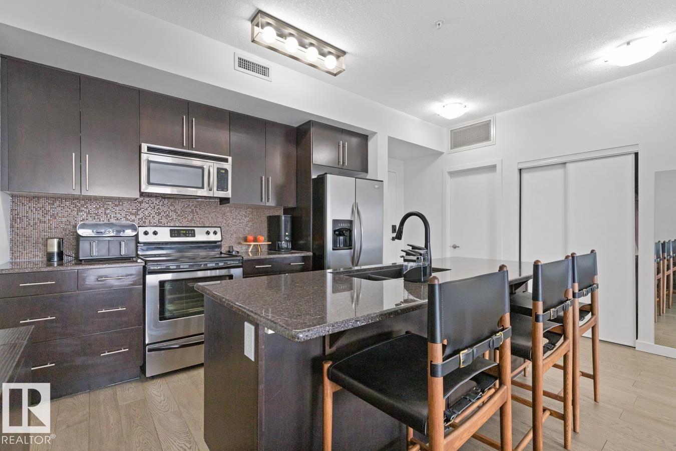 408 11203 103A Avenue, Edmonton, AB - Indoor Photo Showing Kitchen With Upgraded Kitchen