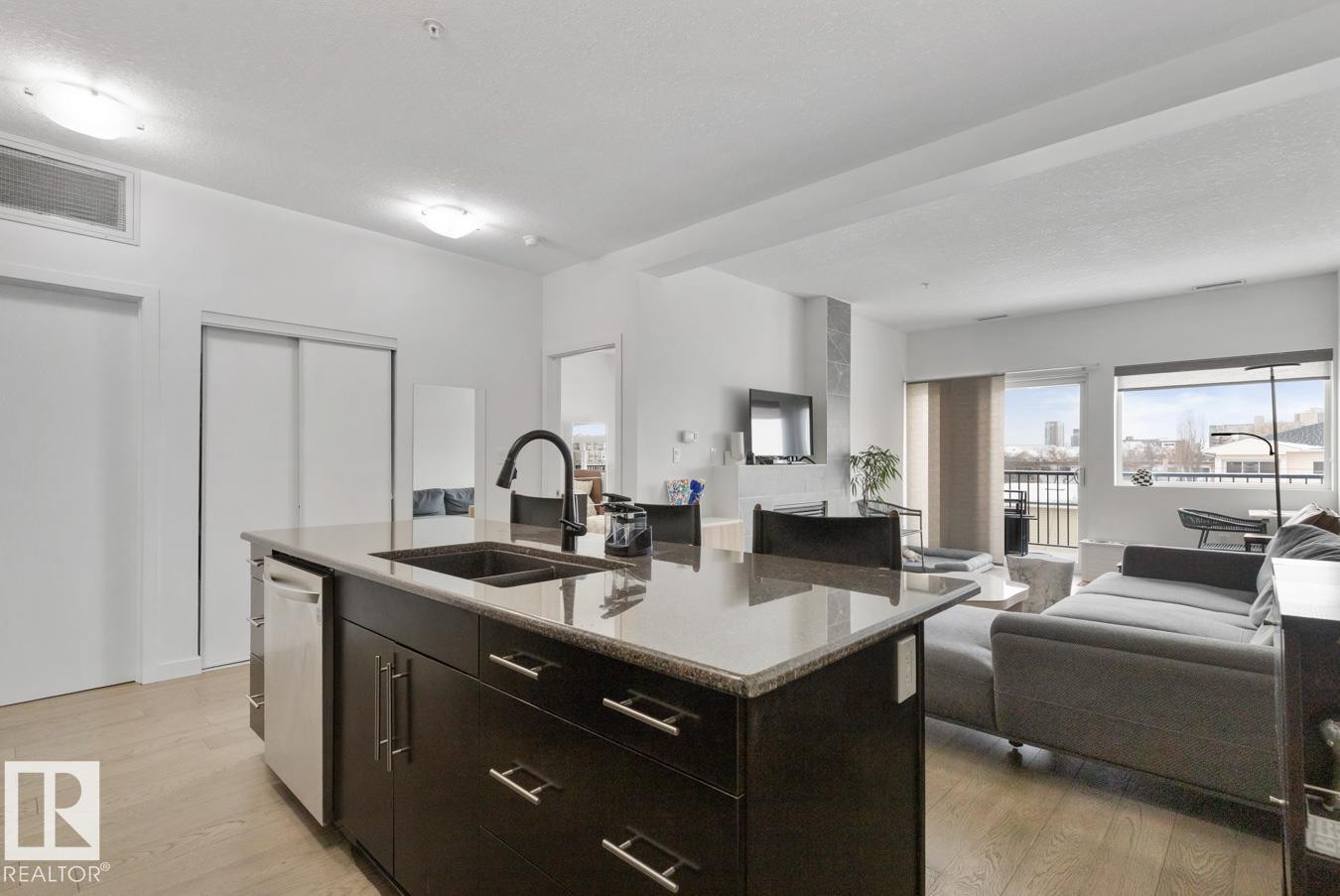 408 11203 103A Avenue, Edmonton, AB - Indoor Photo Showing Kitchen With Double Sink With Upgraded Kitchen