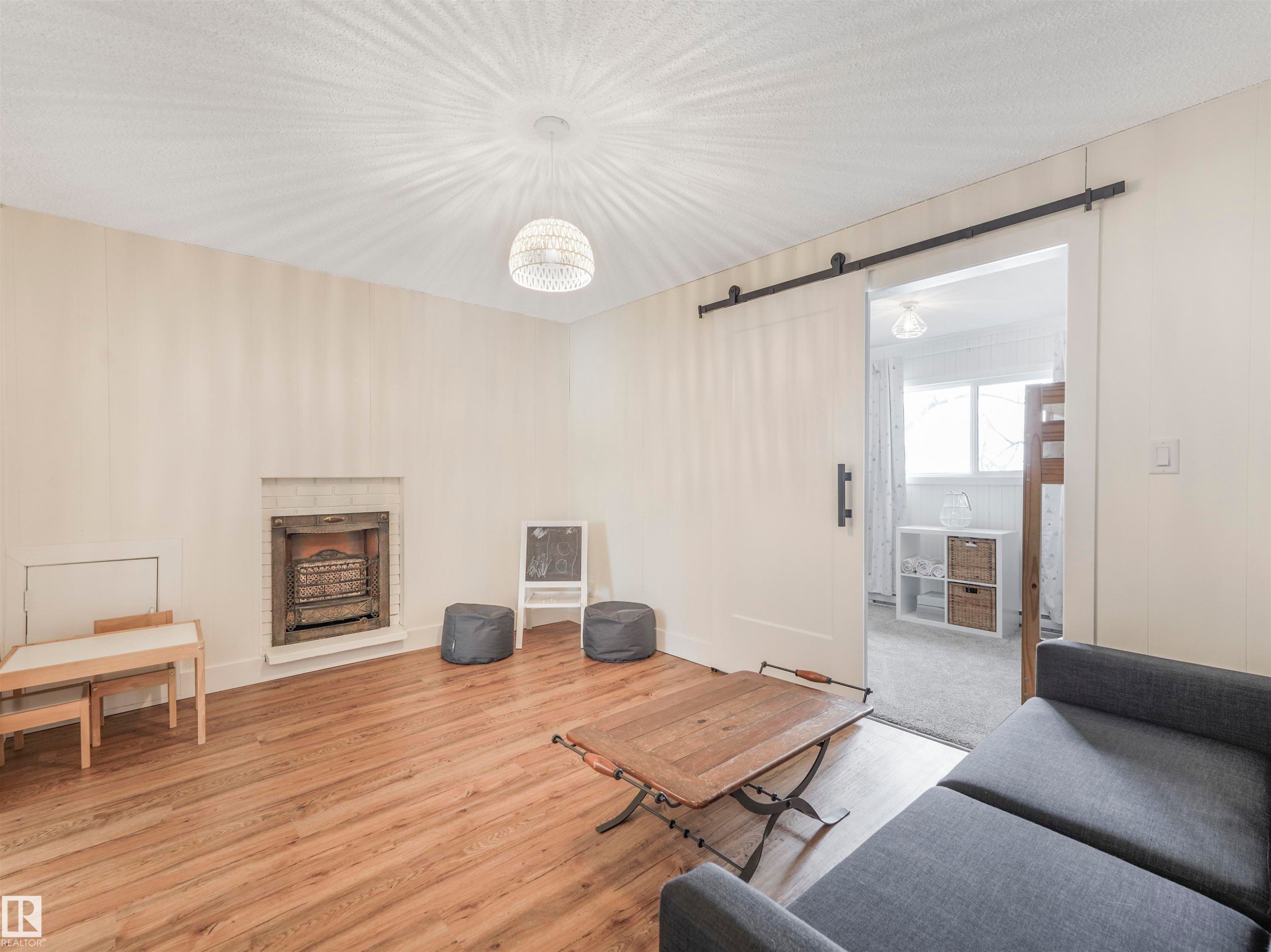 809 8 Street, Rural Lac Ste. Anne County, AB - Indoor