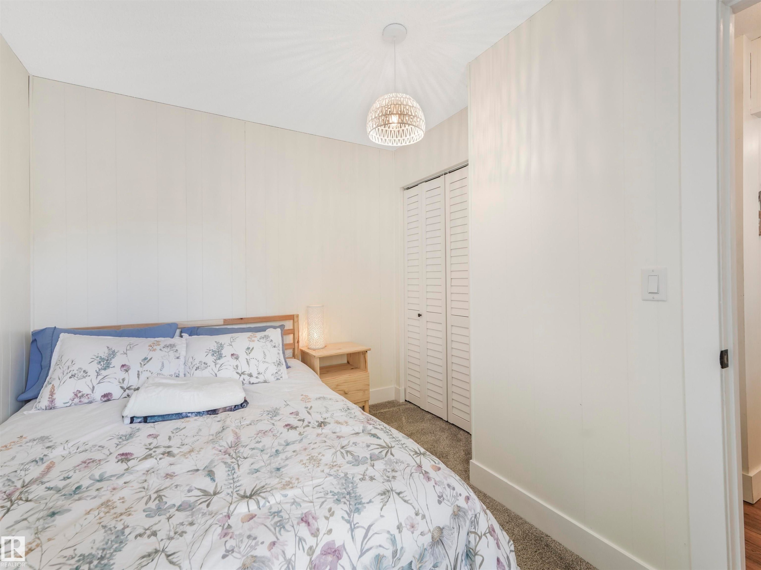 809 8 Street, Rural Lac Ste. Anne County, AB - Indoor Photo Showing Bedroom