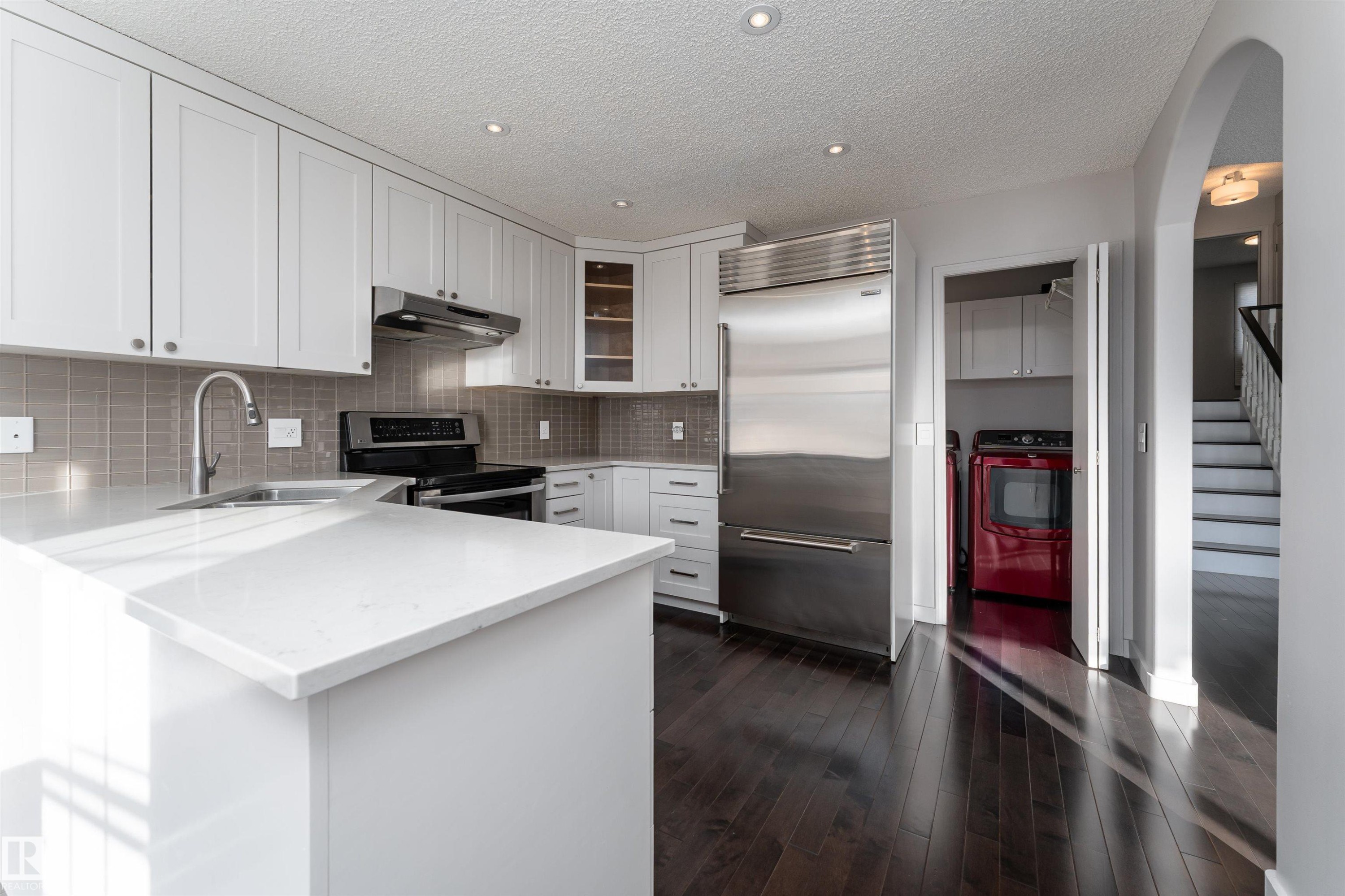 174 Oeming Road, Edmonton, AB - Indoor Photo Showing Kitchen With Upgraded Kitchen