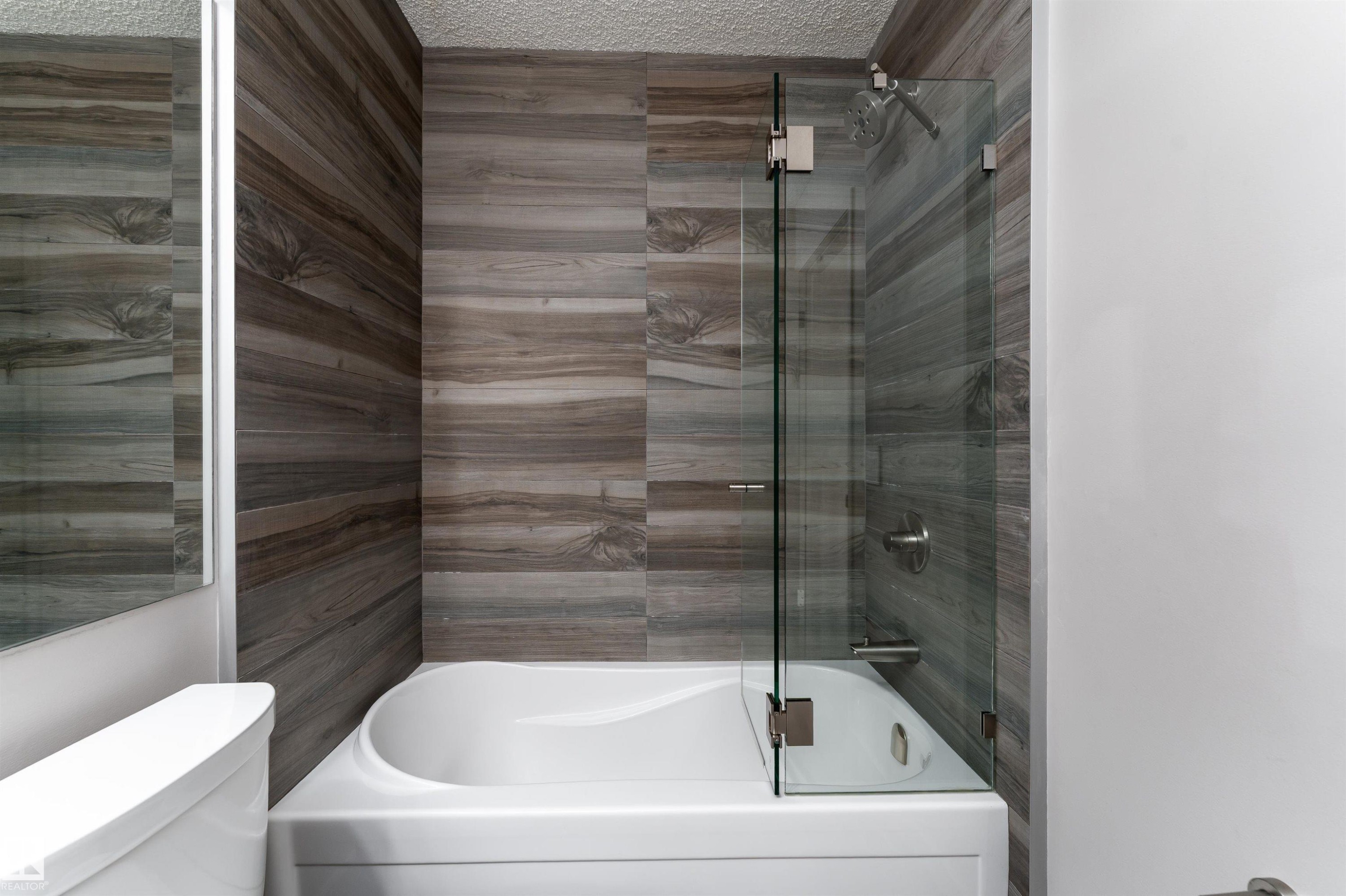 174 Oeming Road, Edmonton, AB - Indoor Photo Showing Bathroom