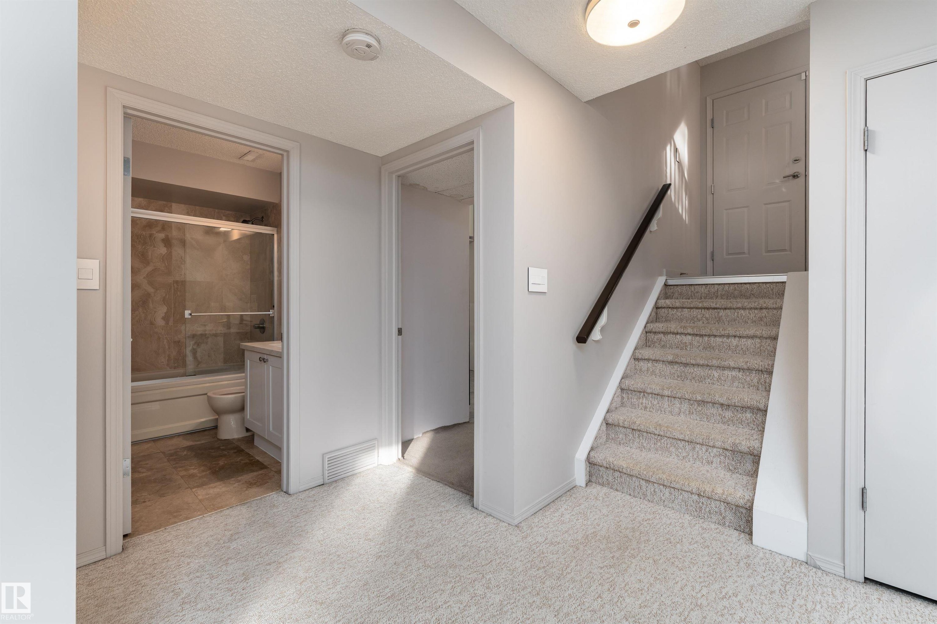 174 Oeming Road, Edmonton, AB - Indoor Photo Showing Other Room
