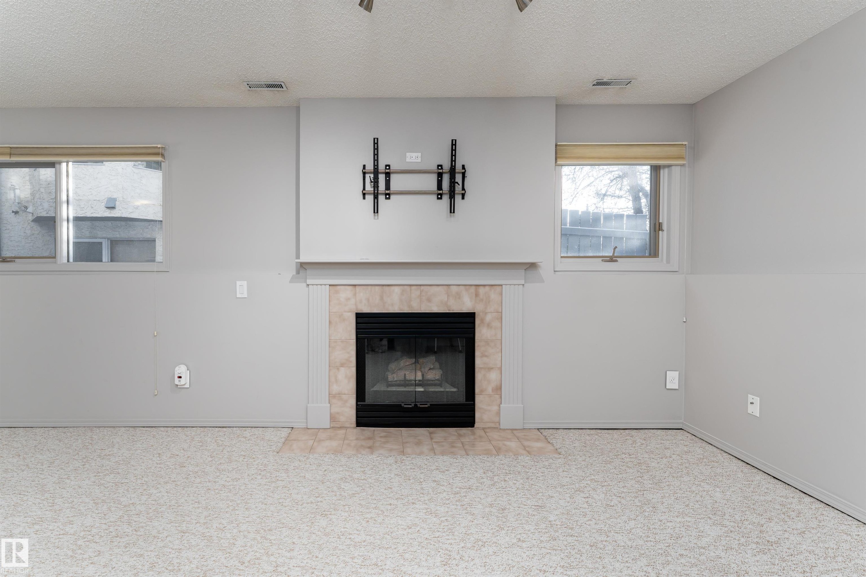 174 Oeming Road, Edmonton, AB - Indoor With Fireplace
