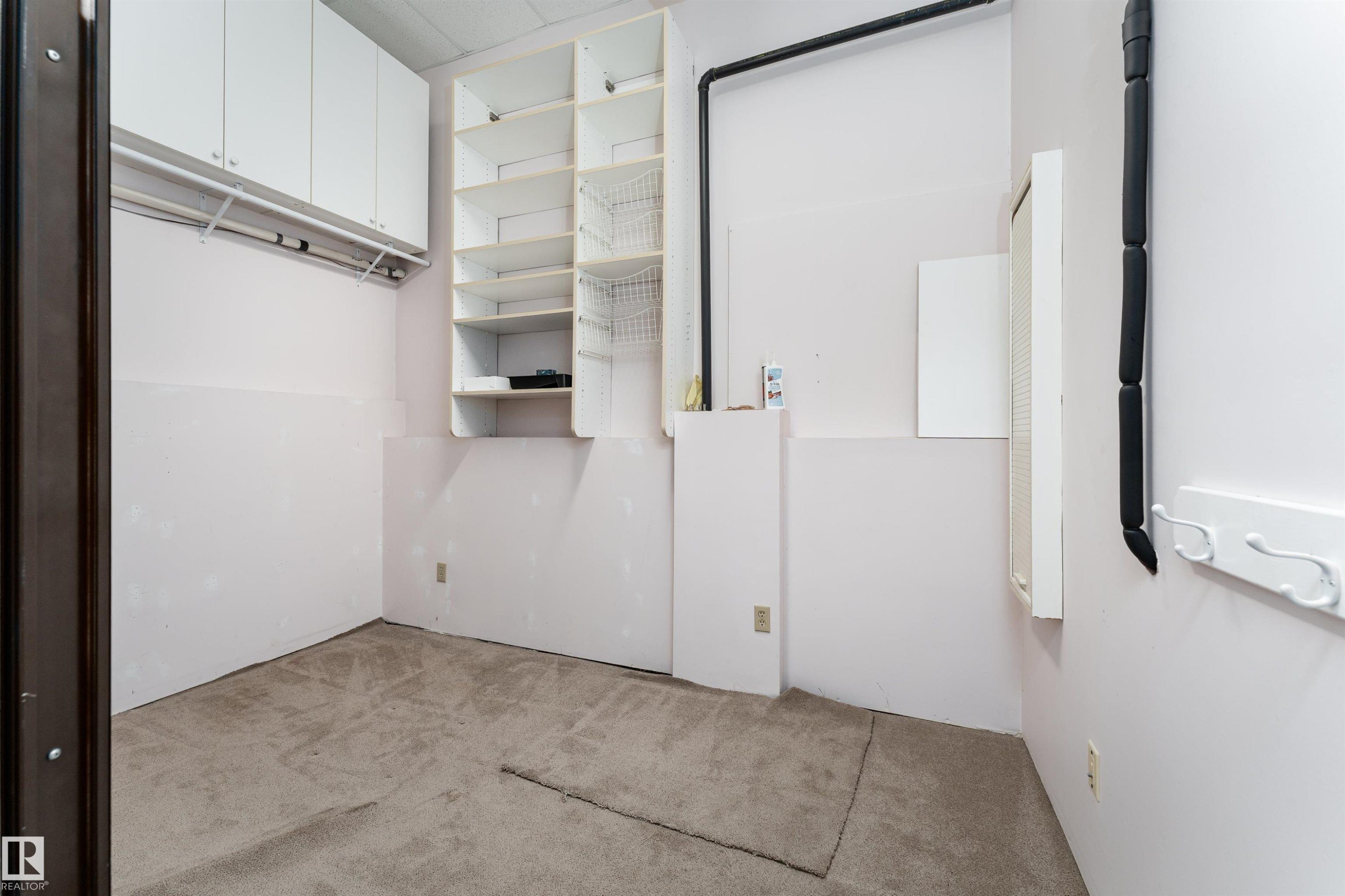 174 Oeming Road, Edmonton, AB - Indoor Photo Showing Other Room