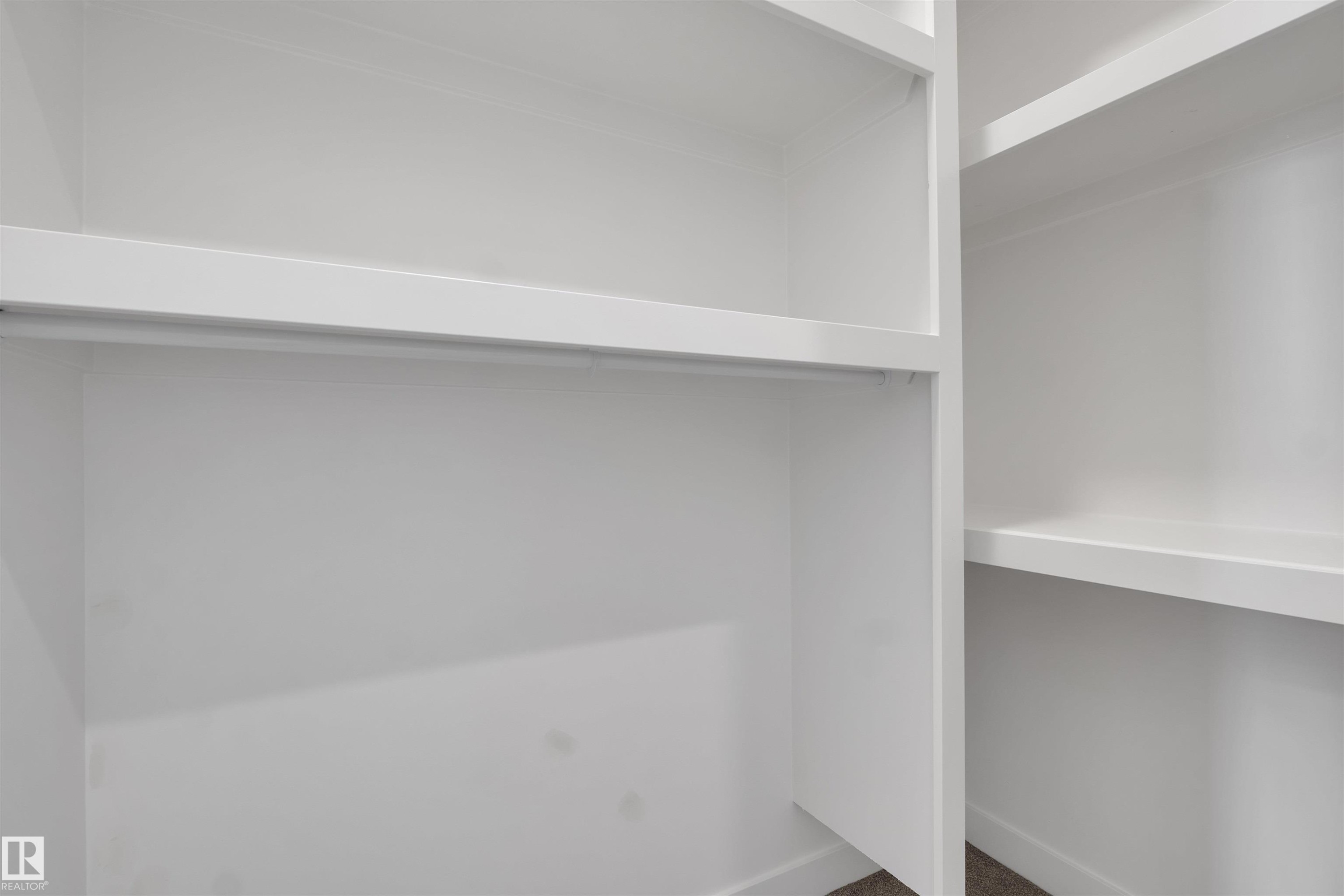 View of spacious closet - 34 Grayson Green, Stony Plain, AB - Indoor