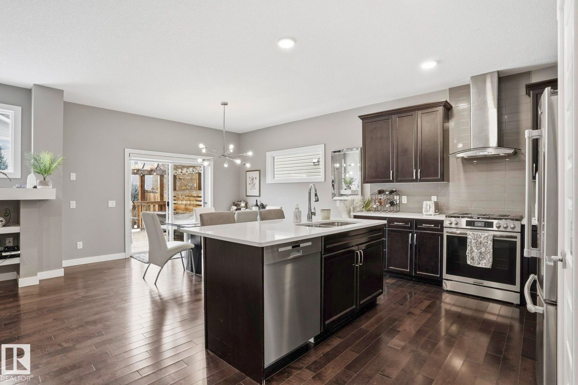 2236 Calhoun Link Link, Edmonton, AB - Indoor Photo Showing Kitchen With Upgraded Kitchen