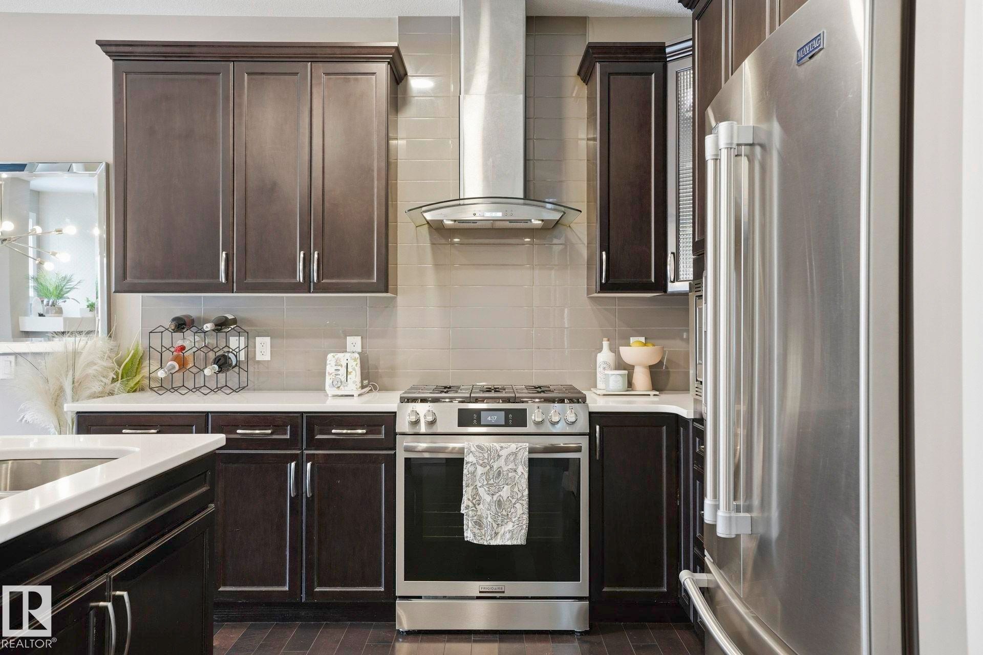 2236 Calhoun Link Link, Edmonton, AB - Indoor Photo Showing Kitchen With Upgraded Kitchen