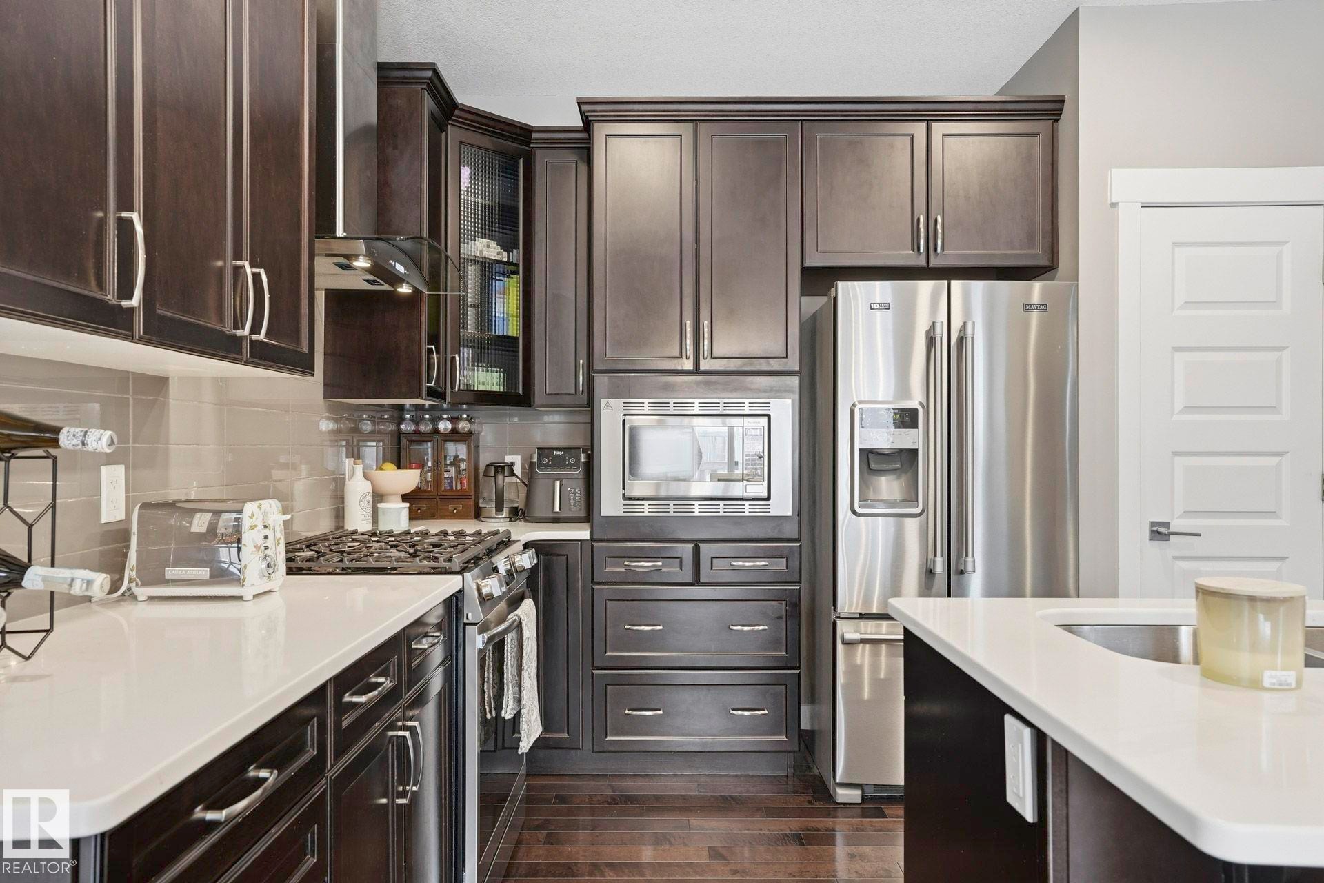 2236 Calhoun Link Link, Edmonton, AB - Indoor Photo Showing Kitchen With Upgraded Kitchen