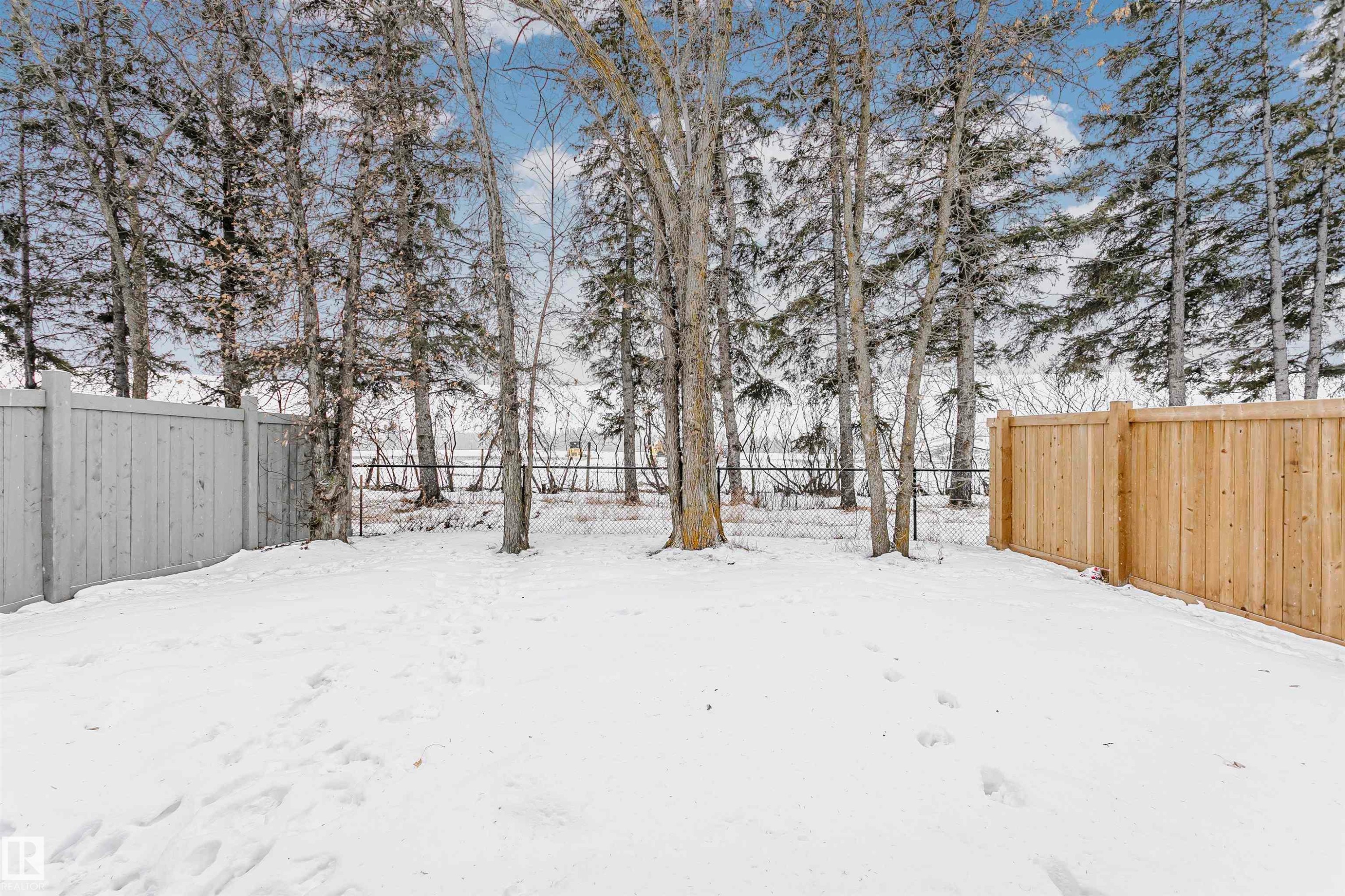 Yard layered in snow featuring a fenced backyard - 7322 Chivers Crescent, Edmonton, AB - Outdoor