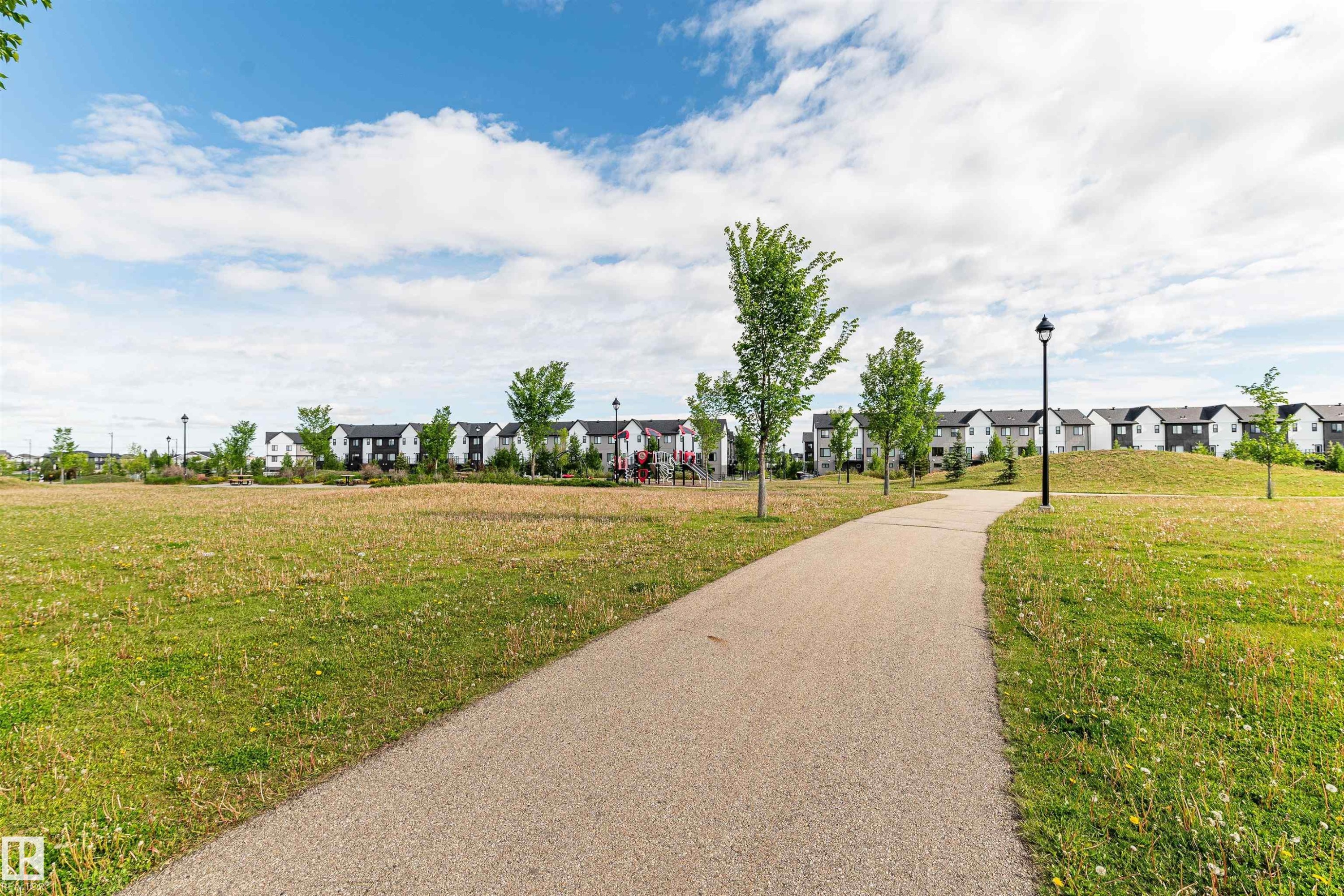 Surrounding community featuring a residential view - 7322 Chivers Crescent, Edmonton, AB - Outdoor With View