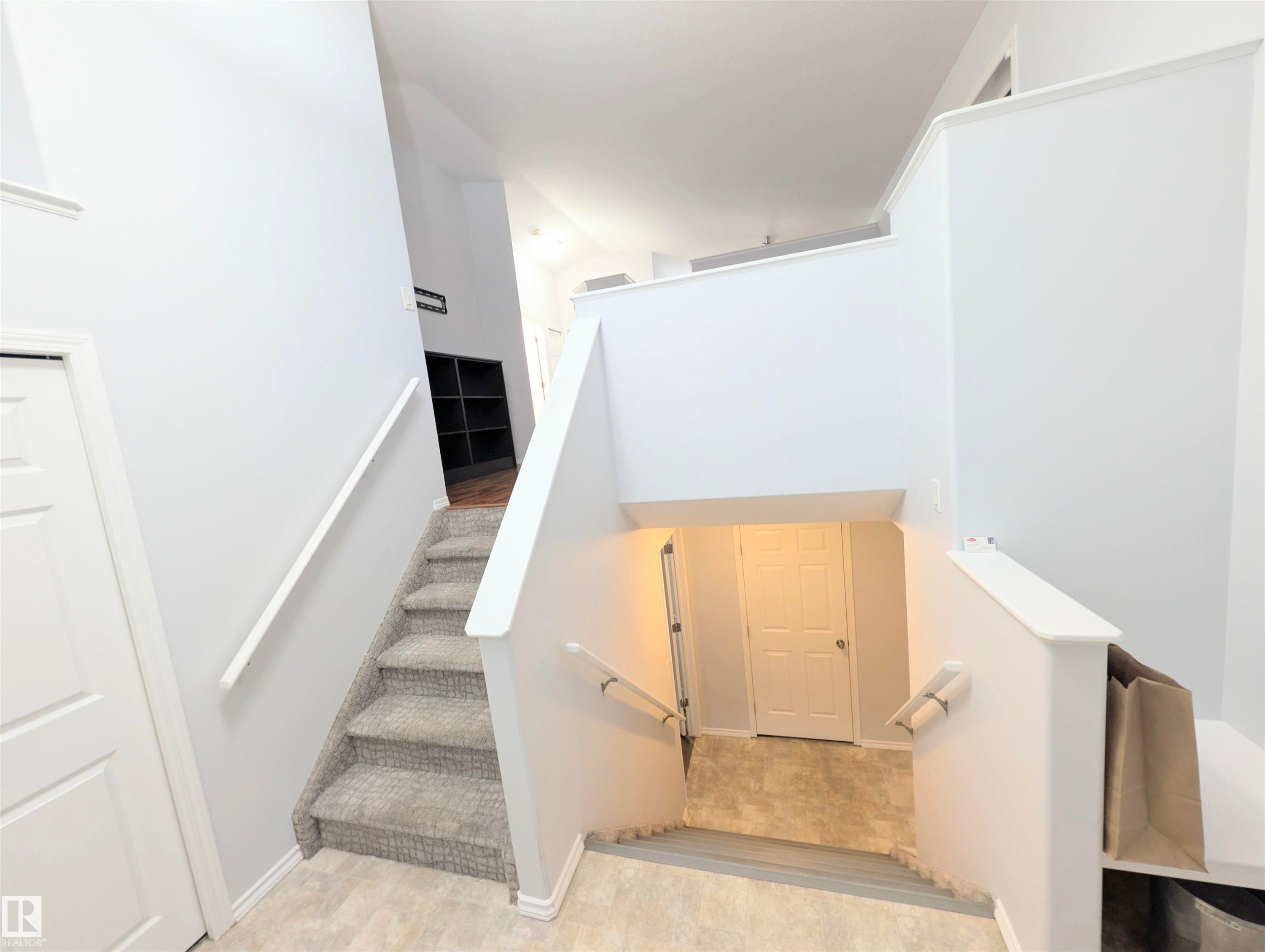 Stairway with baseboards - 3307 24 Avenue, Edmonton, AB - Indoor Photo Showing Other Room