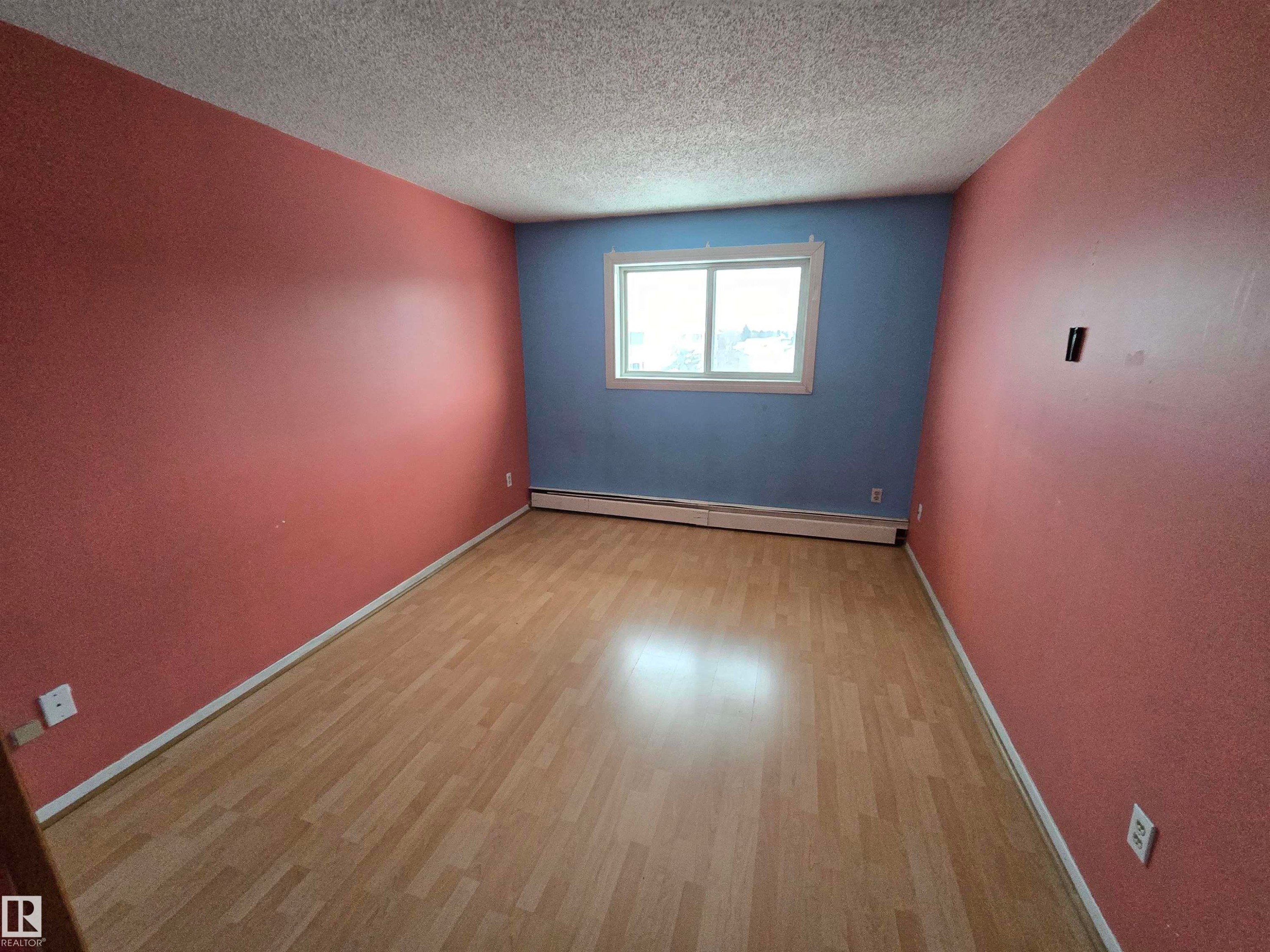 Edmonton, AB - Indoor Photo Showing Other Room