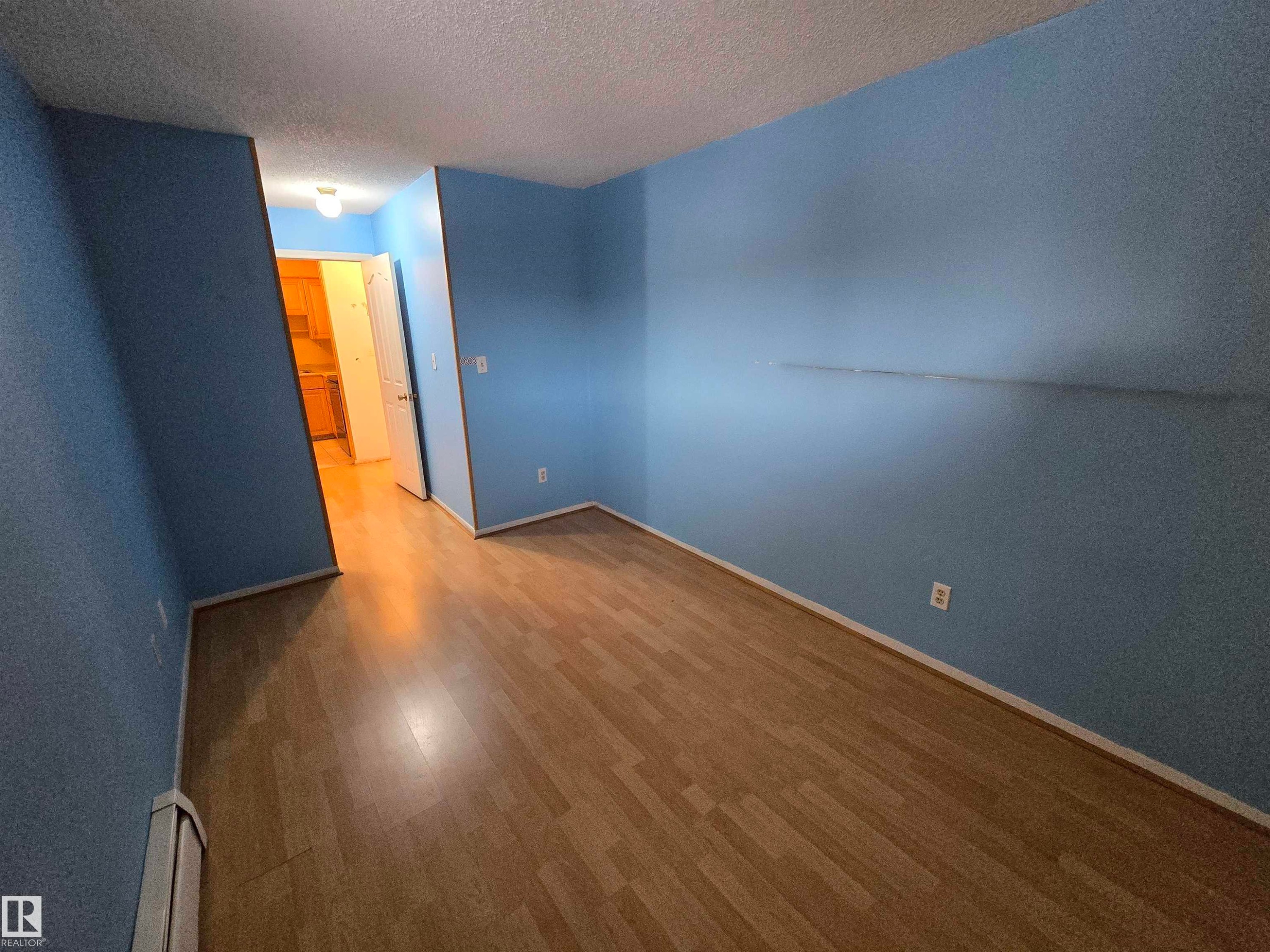 Edmonton, AB - Indoor Photo Showing Other Room