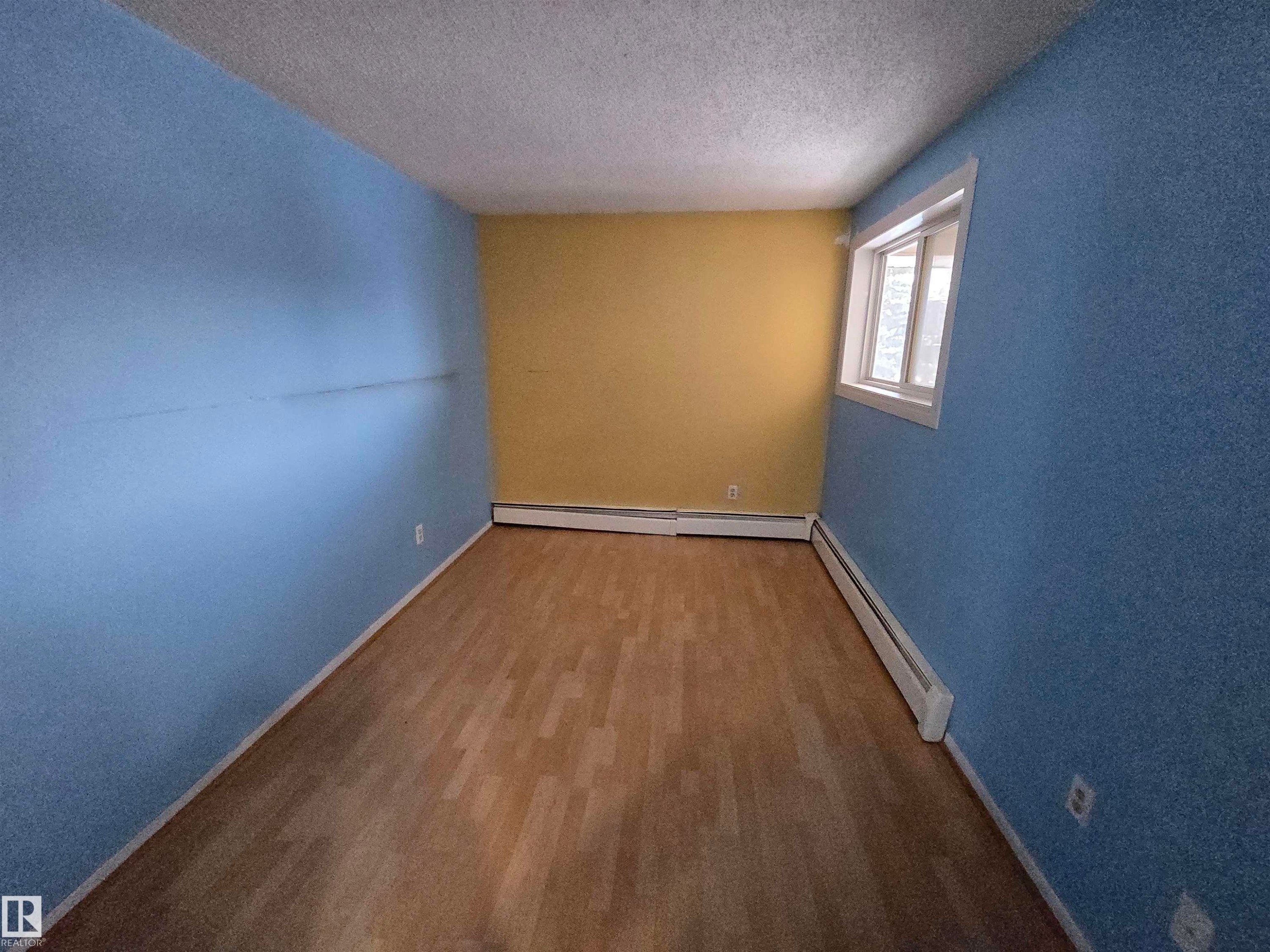 Edmonton, AB - Indoor Photo Showing Other Room