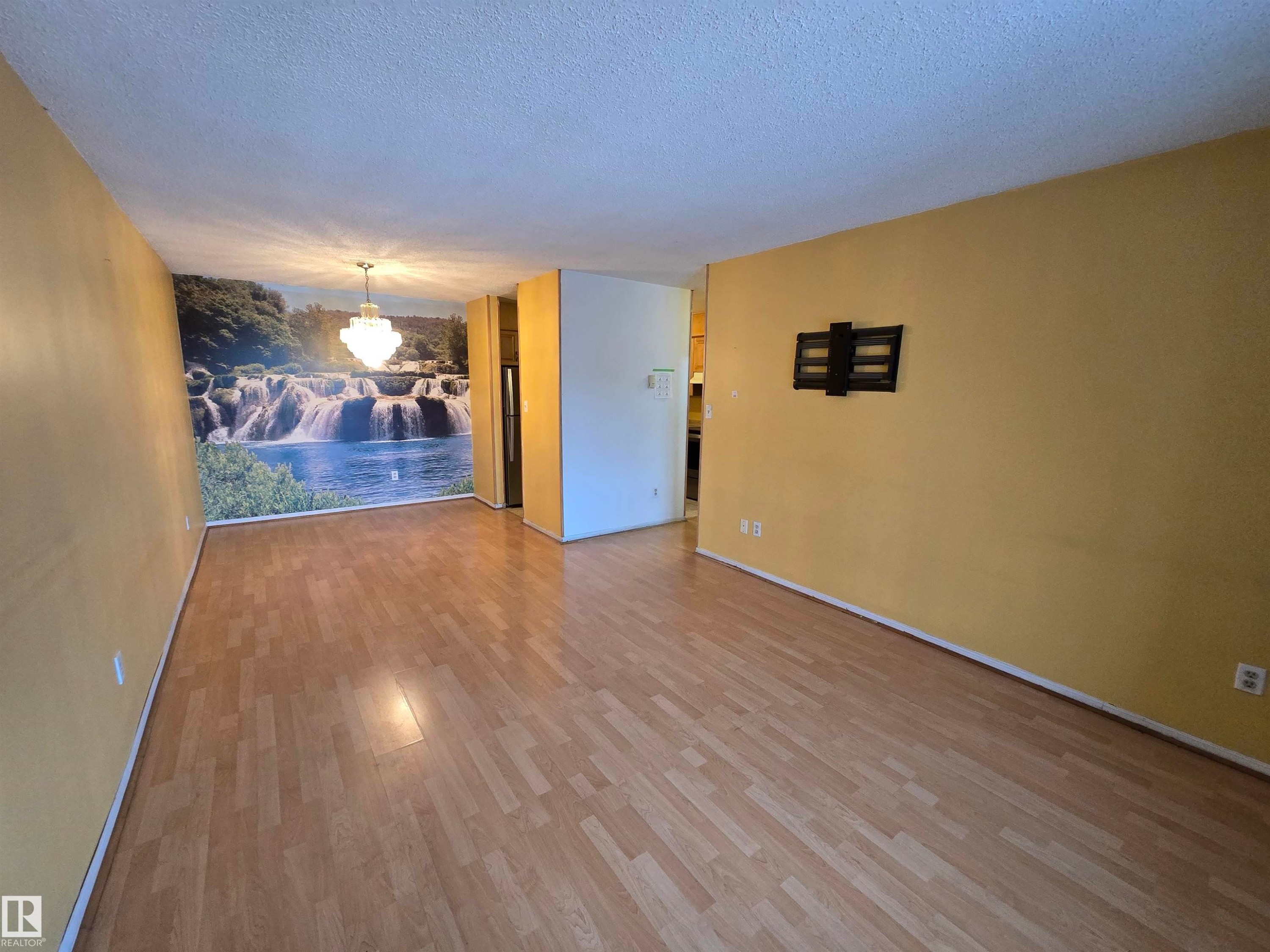 Edmonton, AB - Indoor Photo Showing Other Room