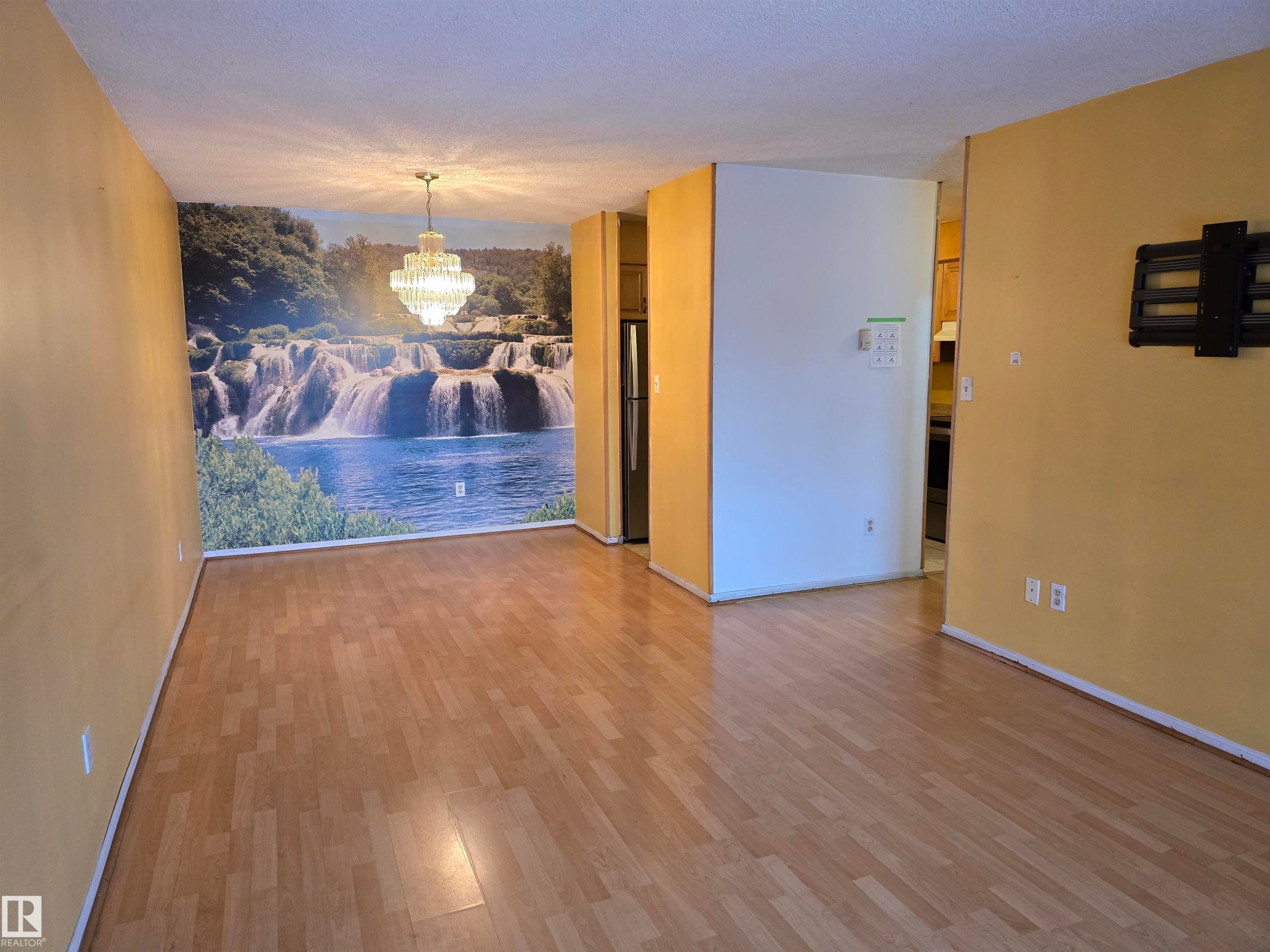 Edmonton, AB - Indoor Photo Showing Other Room