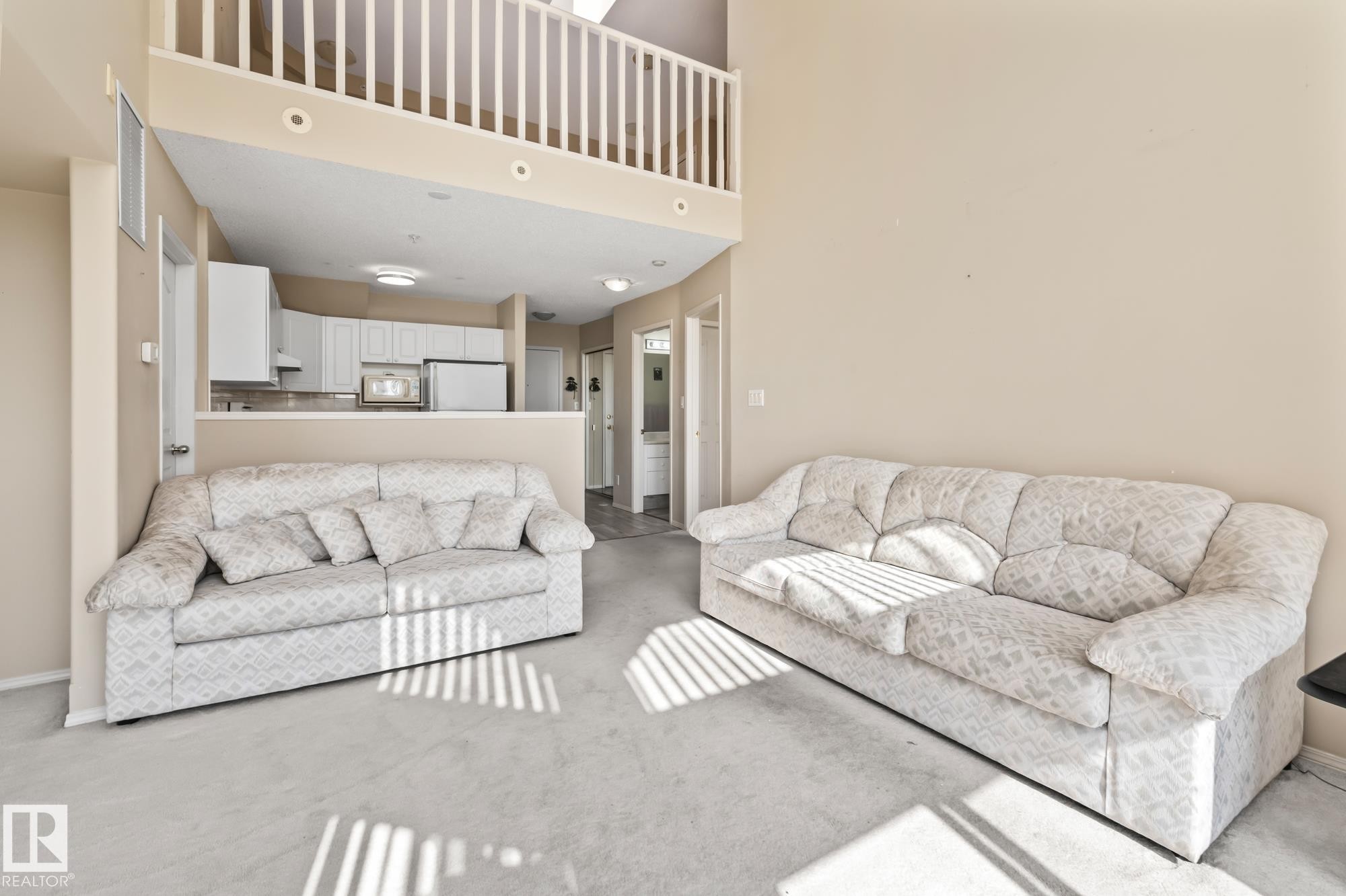 500 182 Haddow Close, Edmonton, AB - Indoor Photo Showing Living Room