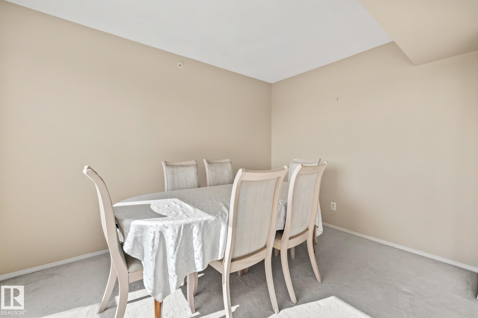 500 182 Haddow Close, Edmonton, AB - Indoor Photo Showing Dining Room