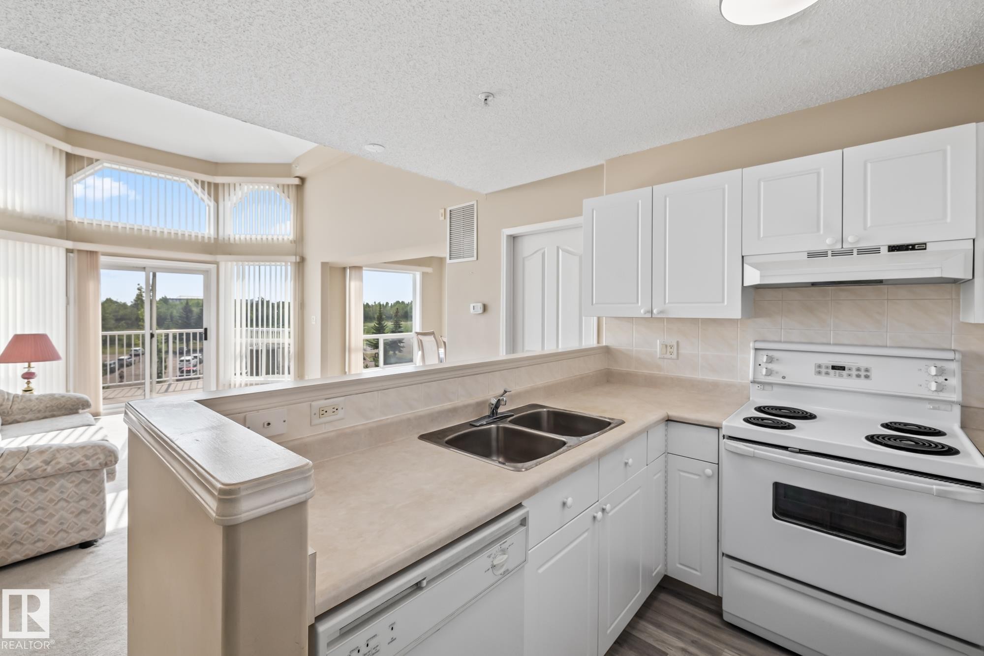 500 182 Haddow Close, Edmonton, AB - Indoor Photo Showing Kitchen With Double Sink