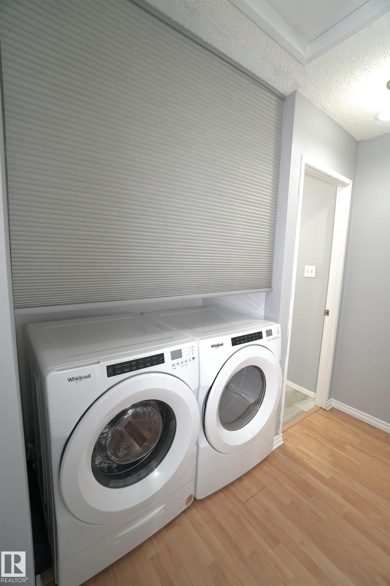 245 Surrey Gardens, Edmonton, AB - Indoor Photo Showing Laundry Room