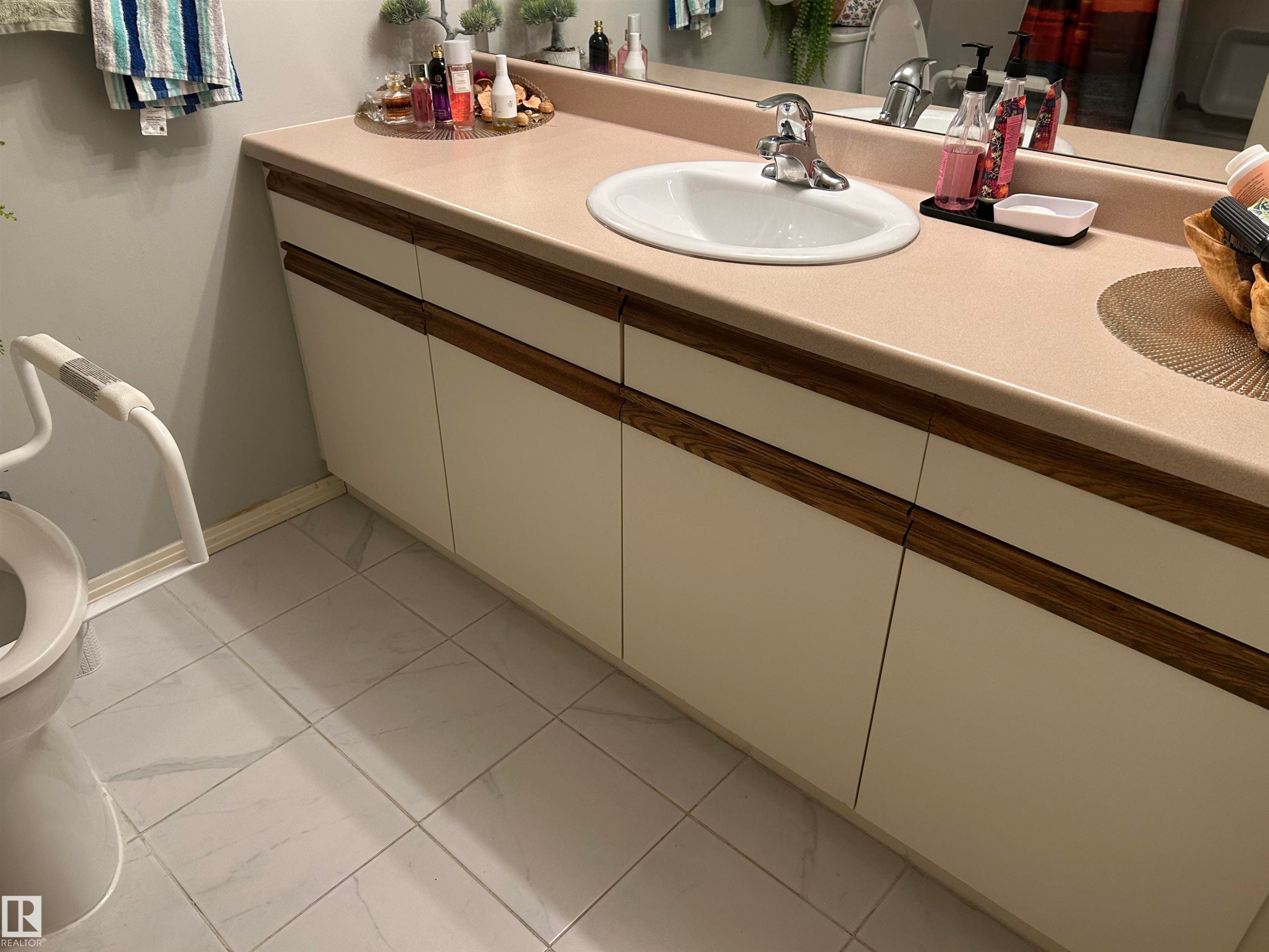 Bathroom with vanity and light tile patterned floors - 202 18020 95 Avenue, Edmonton, AB - Indoor Photo Showing Bathroom
