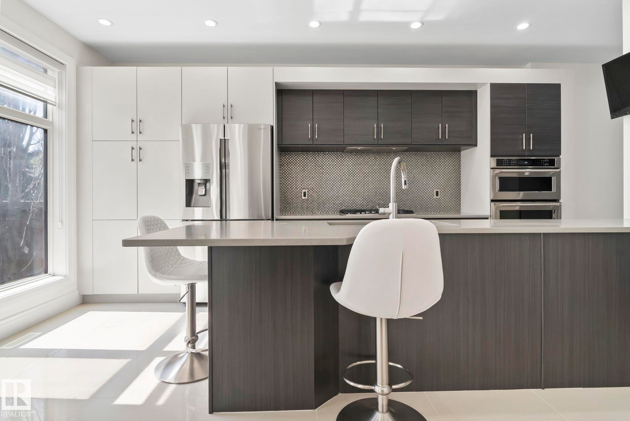14041 101A Avenue, Edmonton, AB - Indoor Photo Showing Kitchen With Upgraded Kitchen